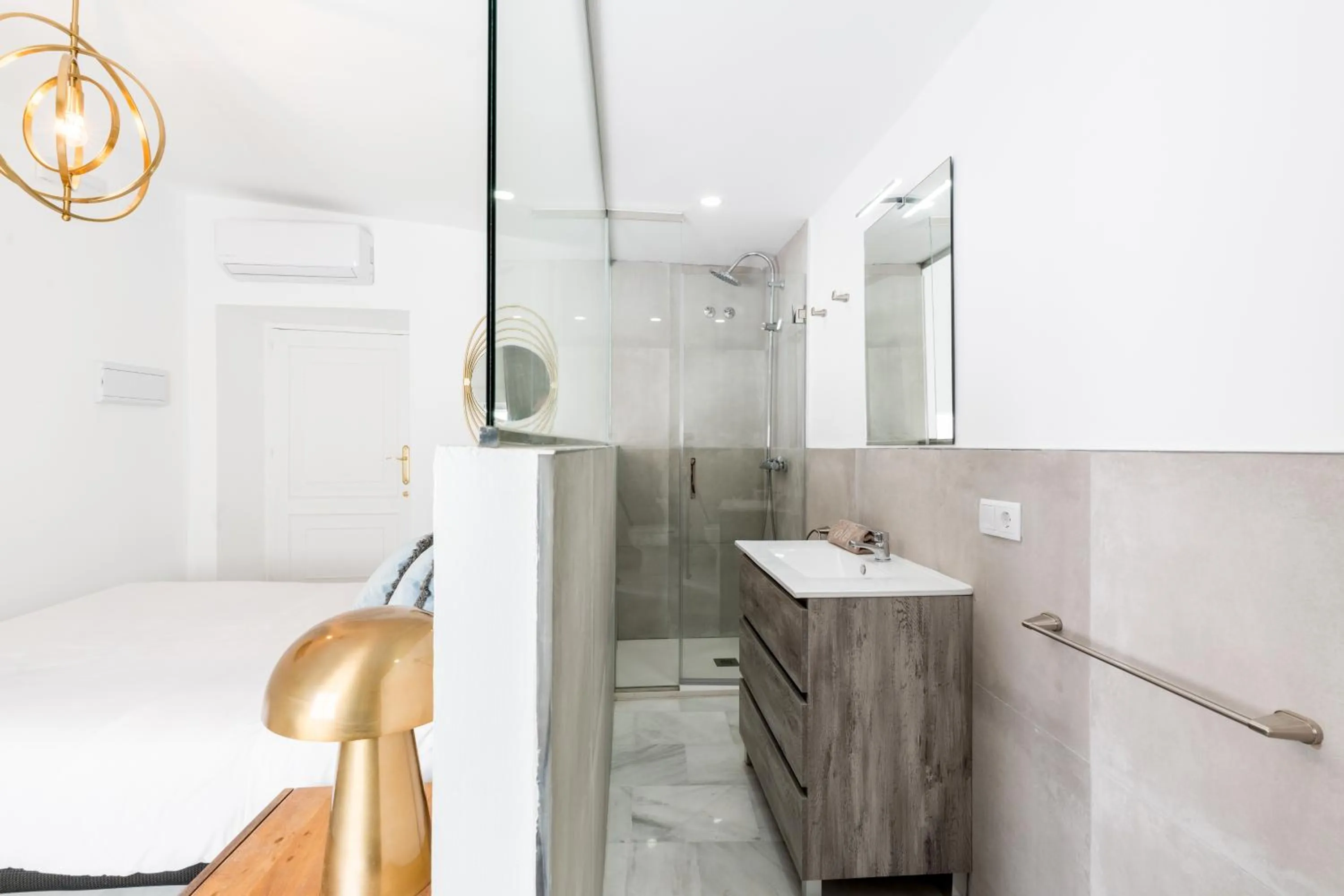 Bathroom in Hostal Roomsole