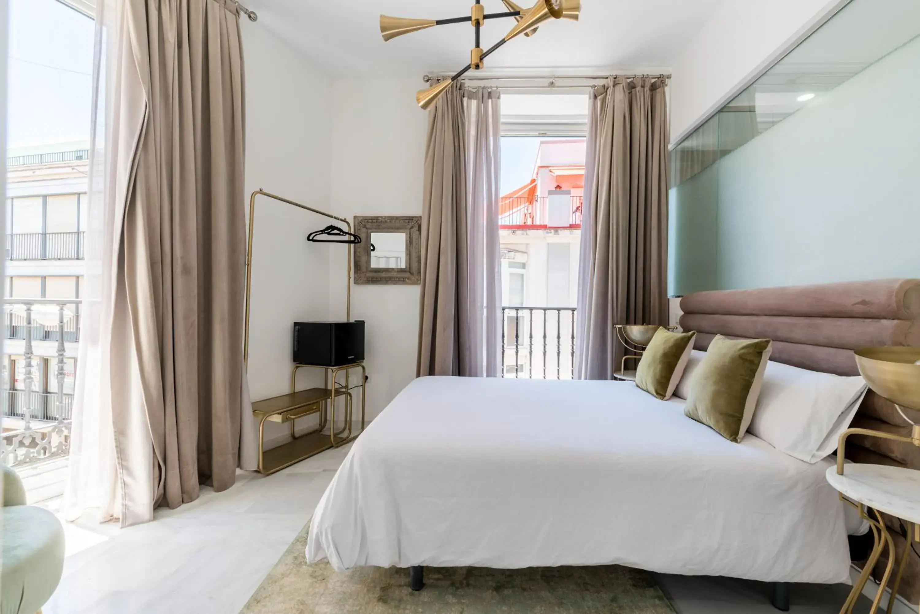 Double Room in Hostal Roomsole Double Room in Hostal Roomsole