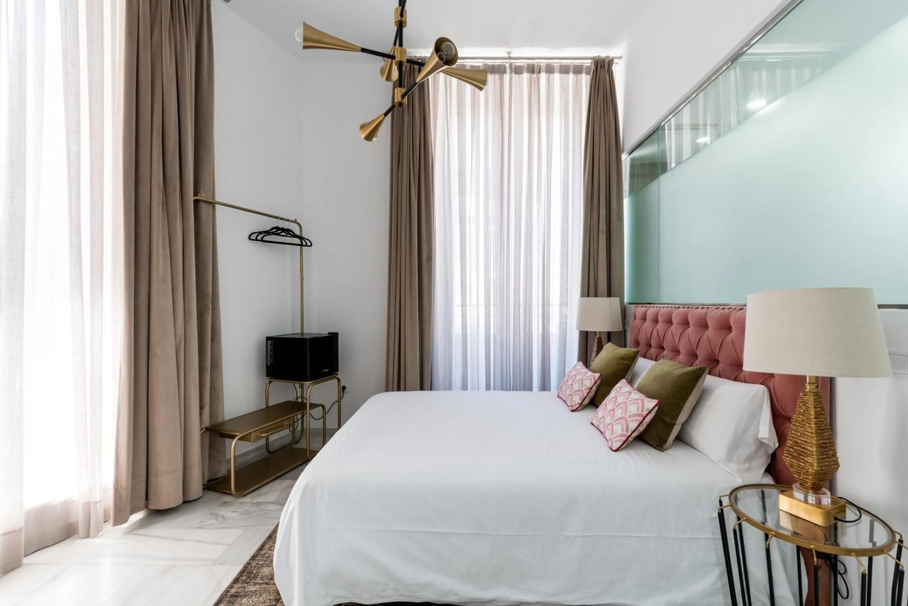 Photo of the whole room, Bed in Hostal Roomsole