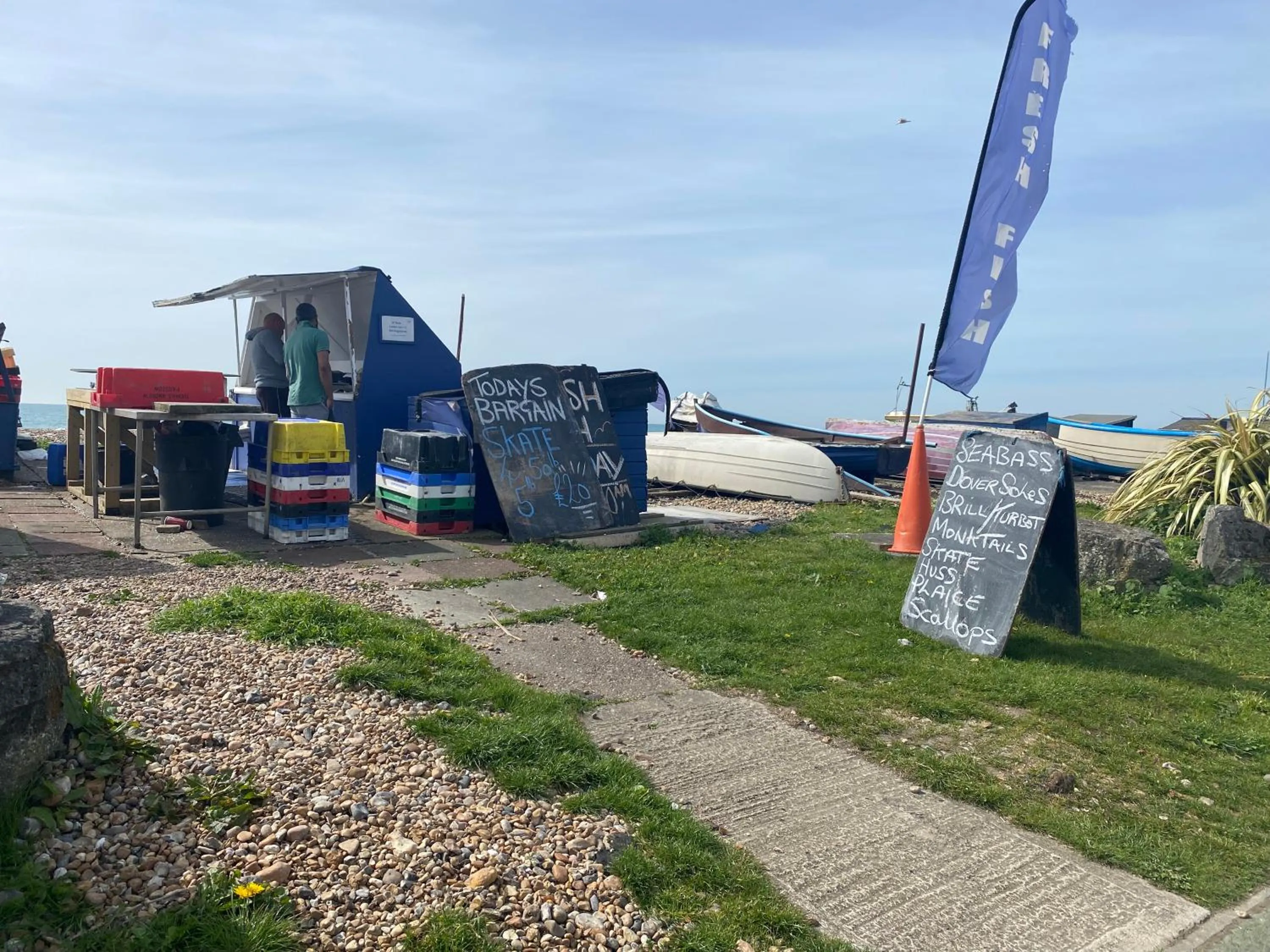 WORTHING BEACH 180 - 2 bed seafront apartment with private parking