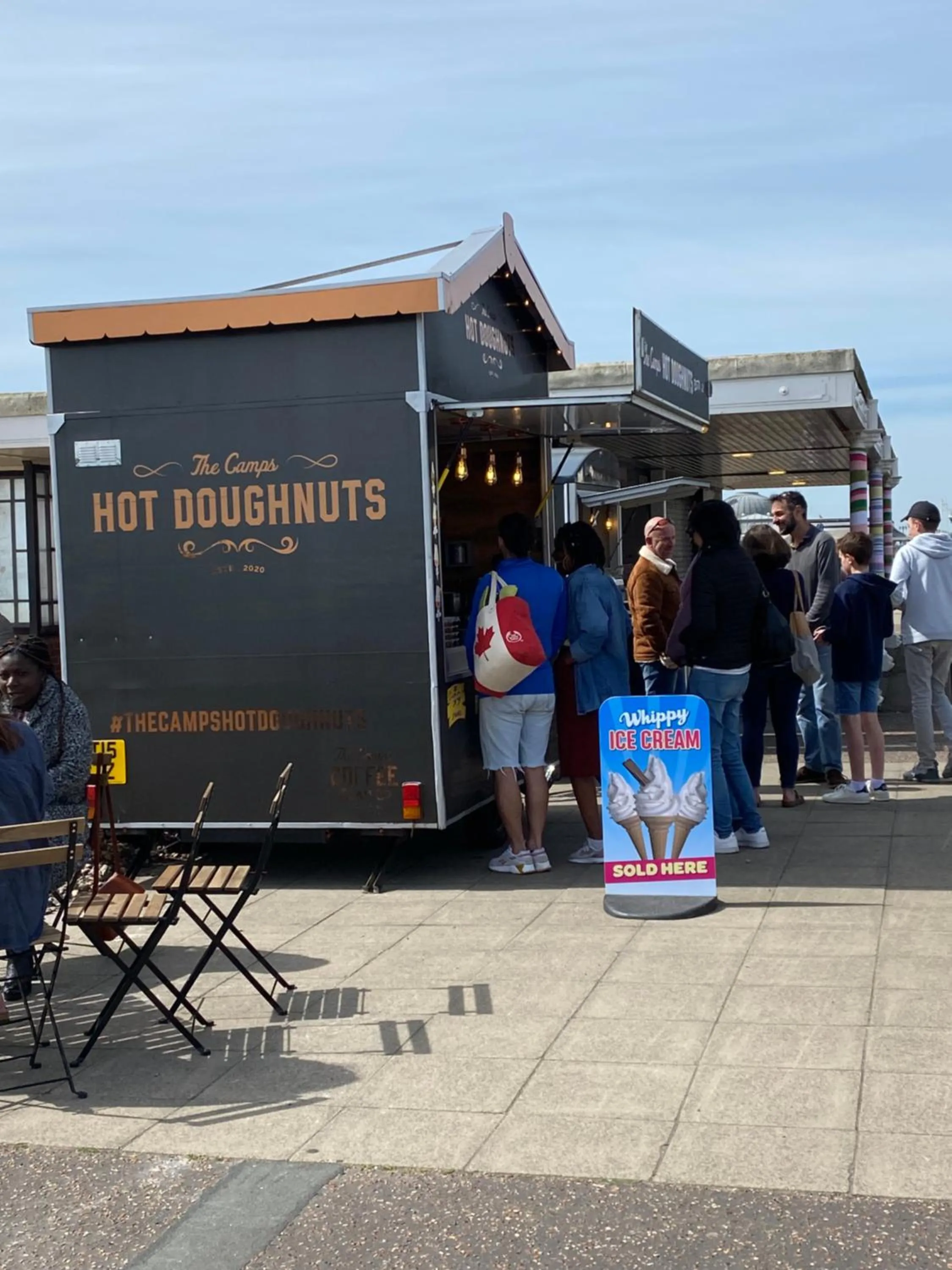 WORTHING BEACH 180 - 2 bed seafront apartment with private parking