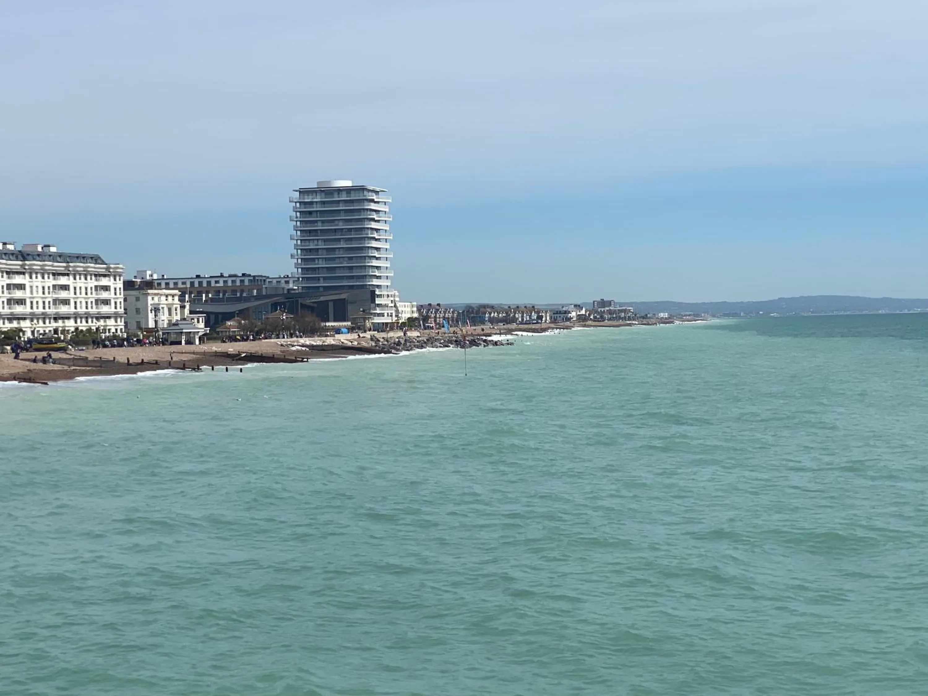 WORTHING BEACH 180 - 2 bed seafront apartment with private parking