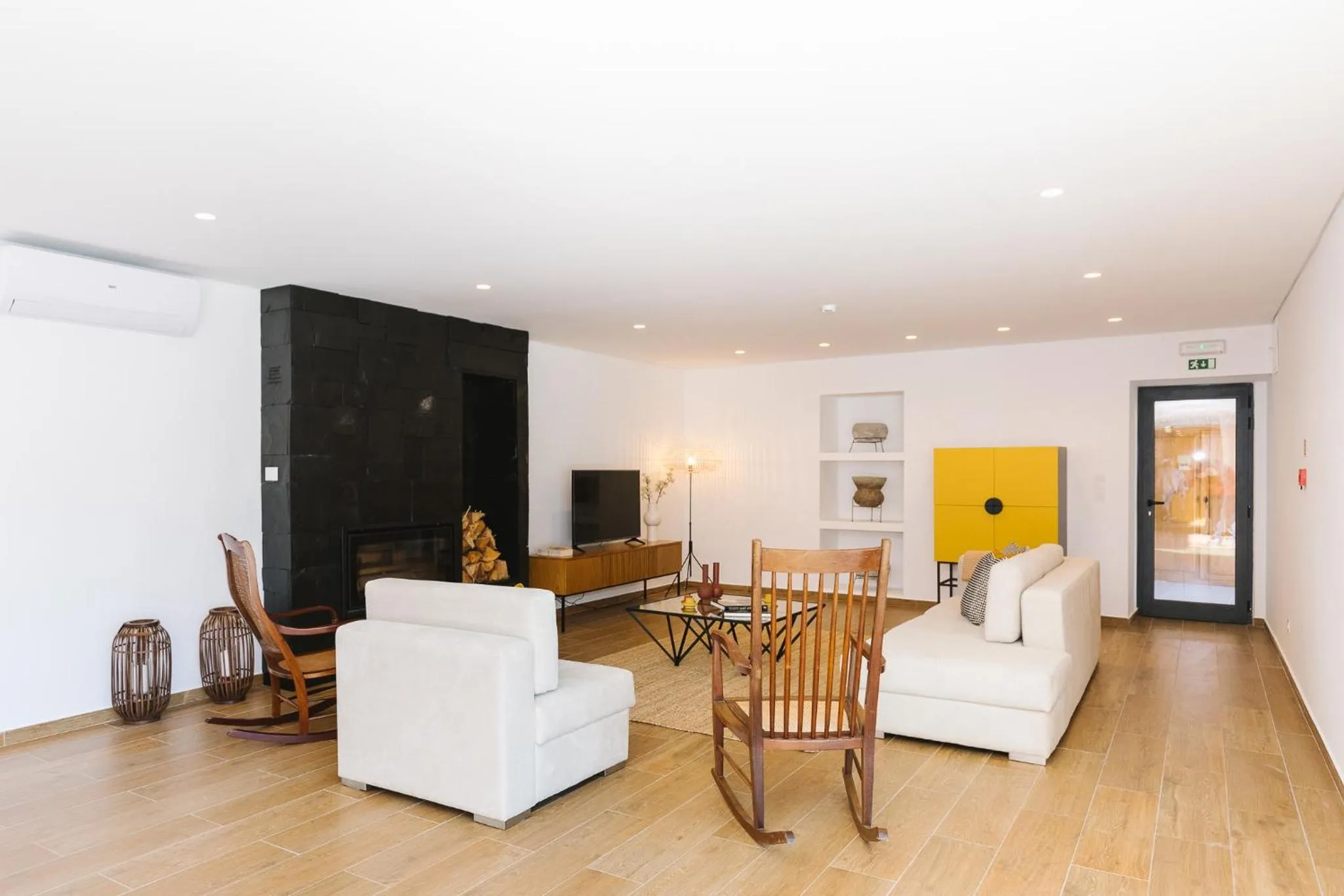 Communal lounge/ TV room in Casa Vieira Lobo