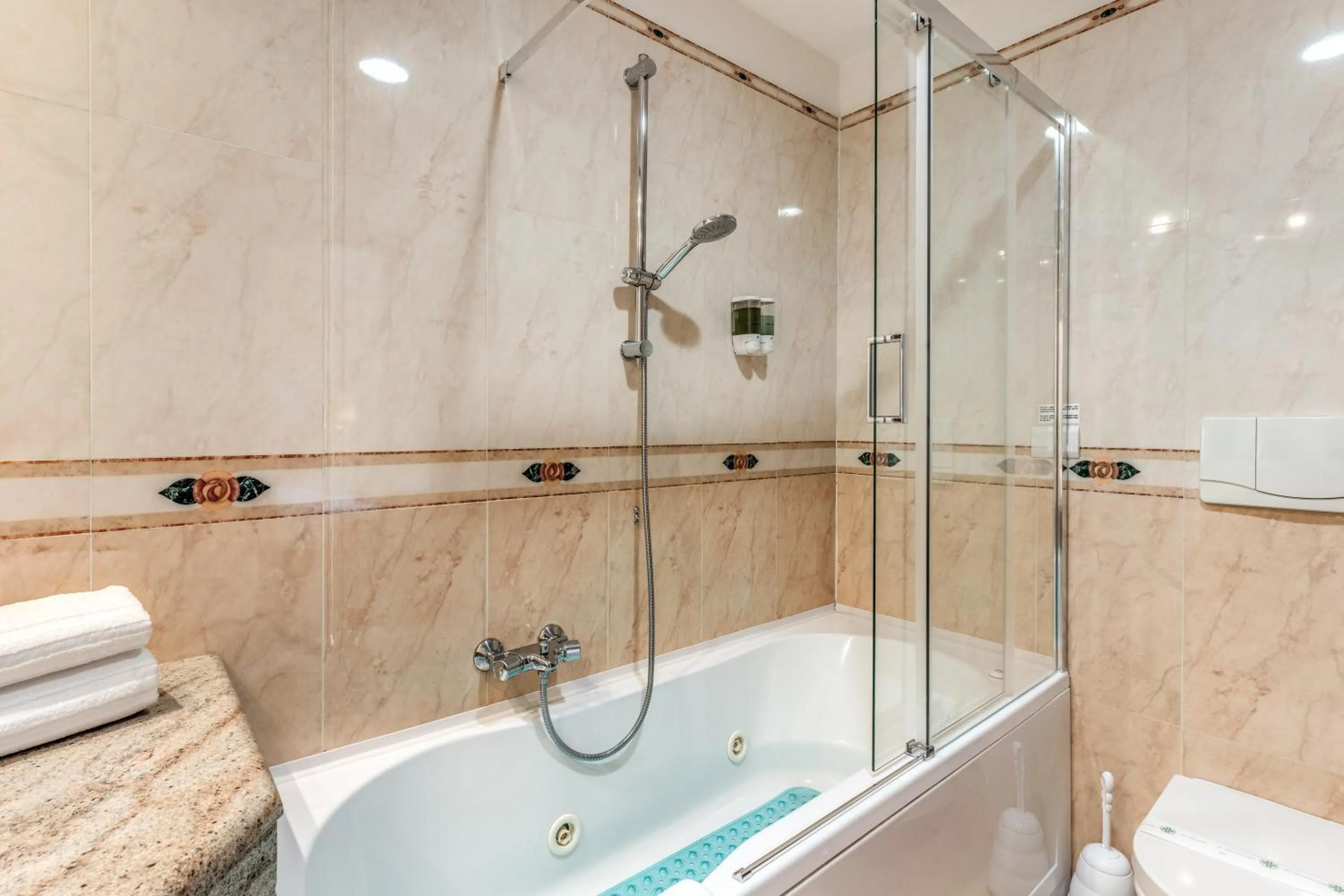 Bath in Luna Hotel Lago Maggiore Arona