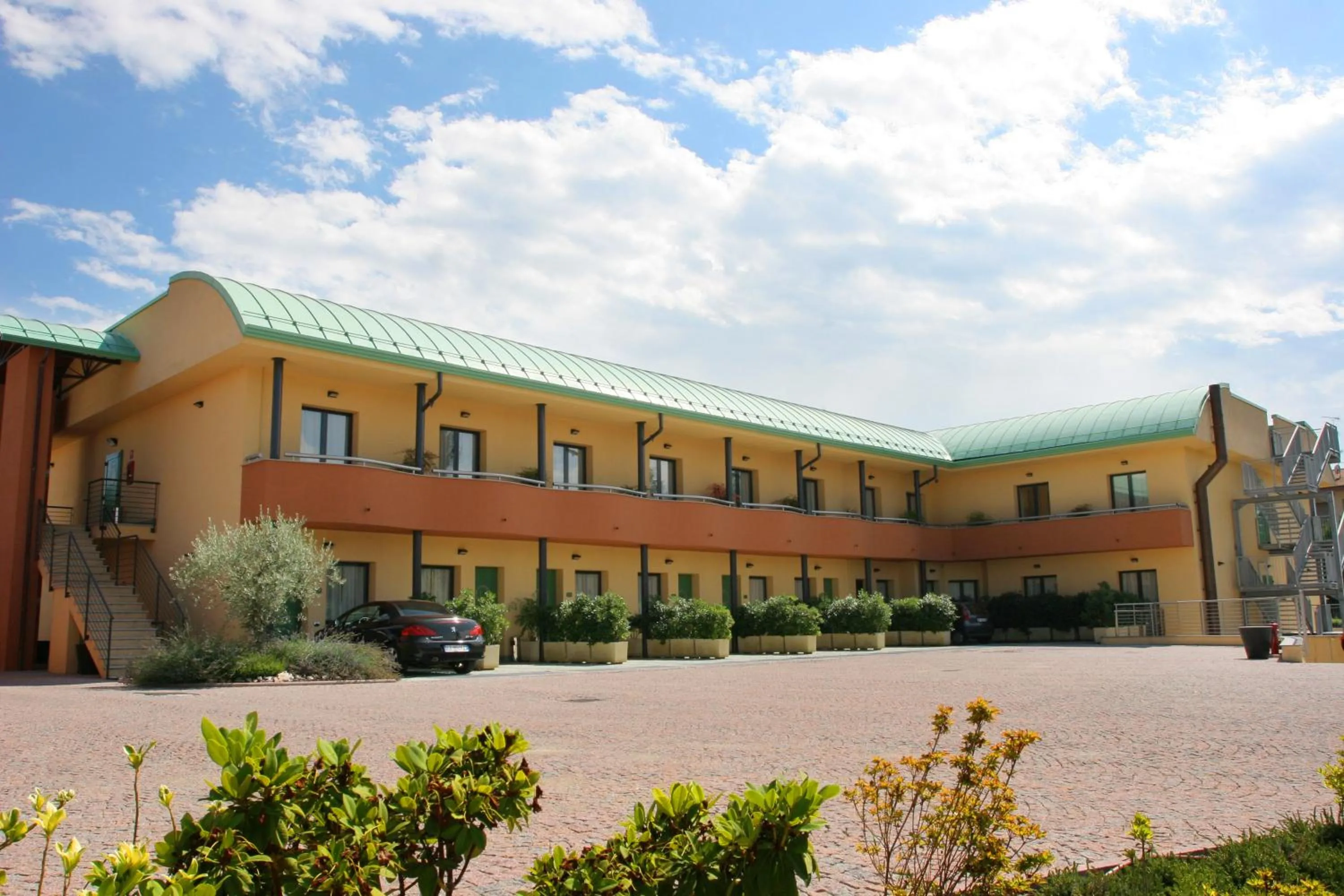 Facade/entrance in Luna Hotel Lago Maggiore Arona