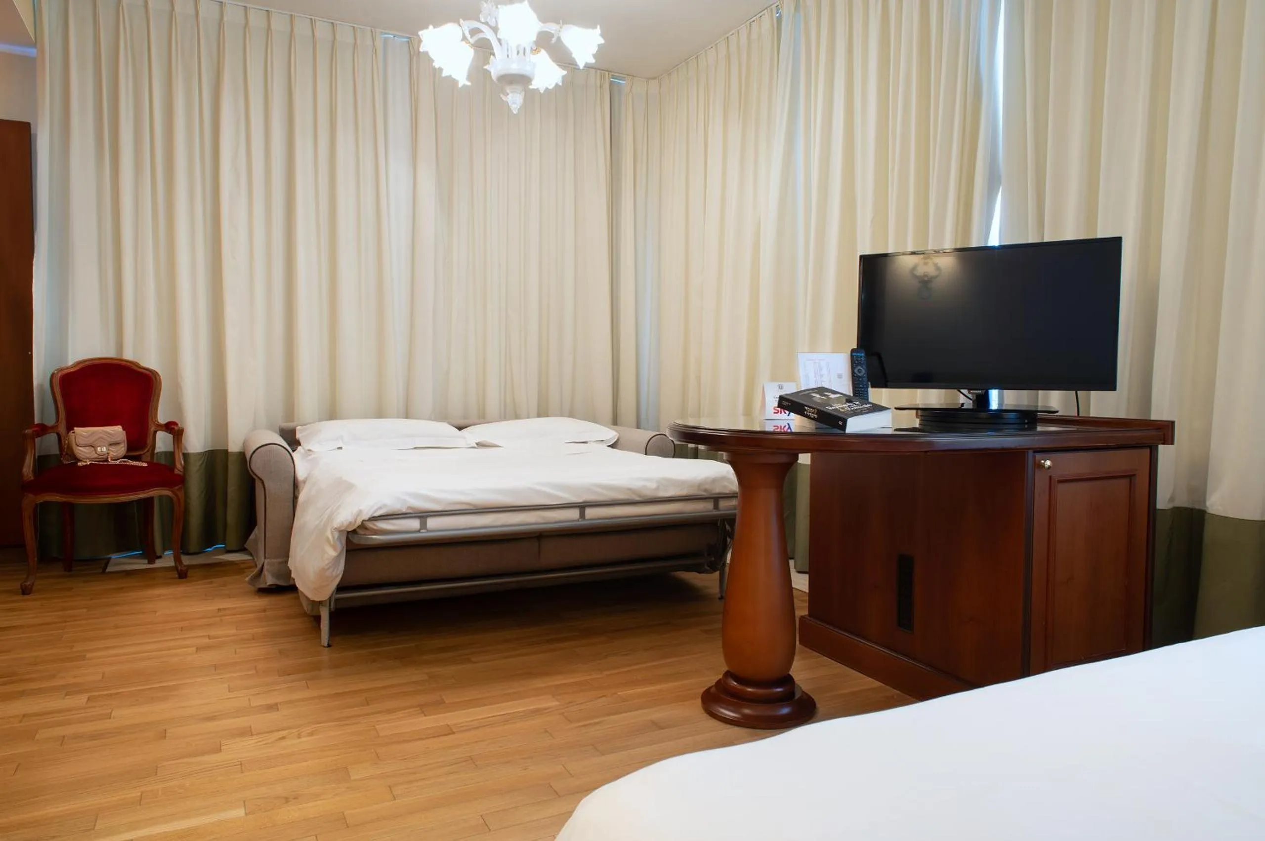 Photo of the whole room, Bed in Hotel Alga