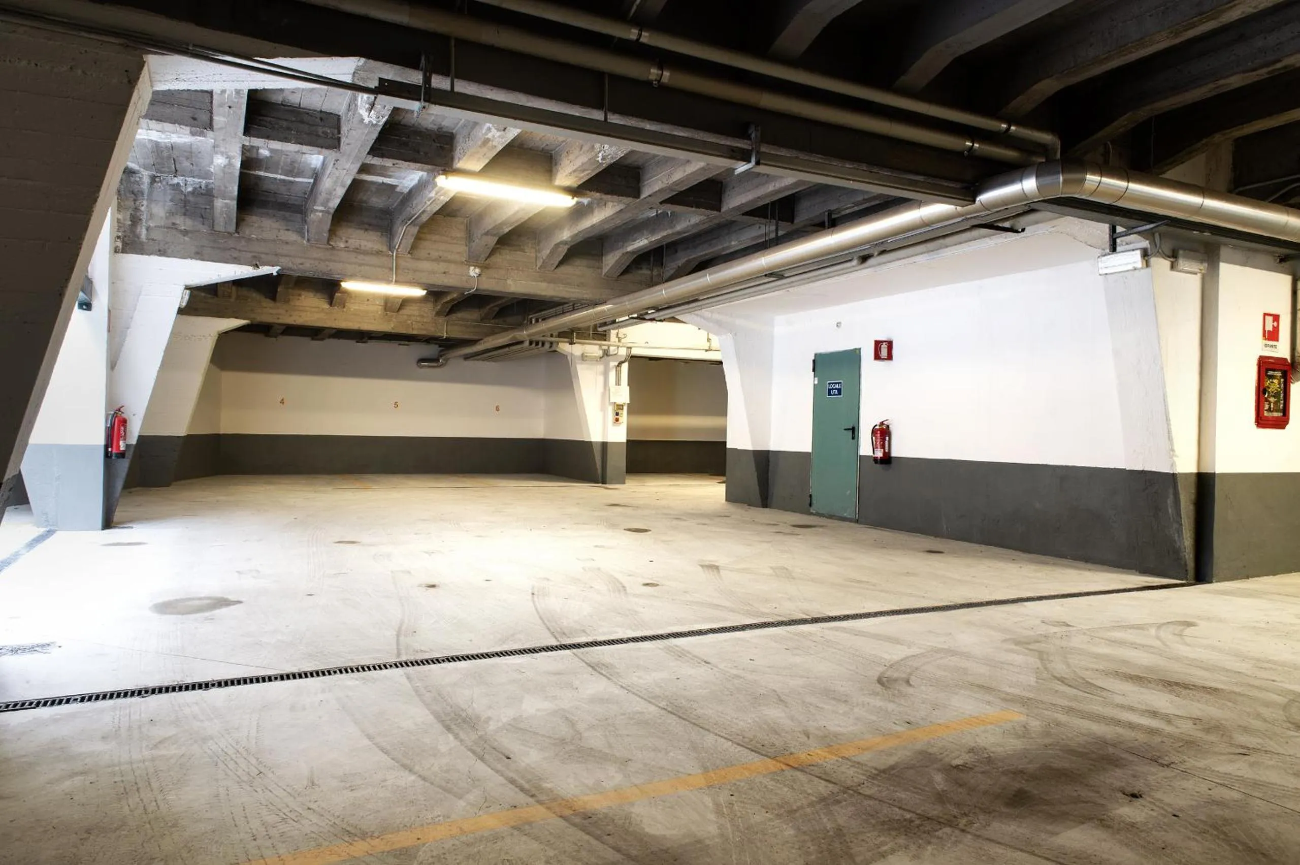 Parking in Hotel Alga