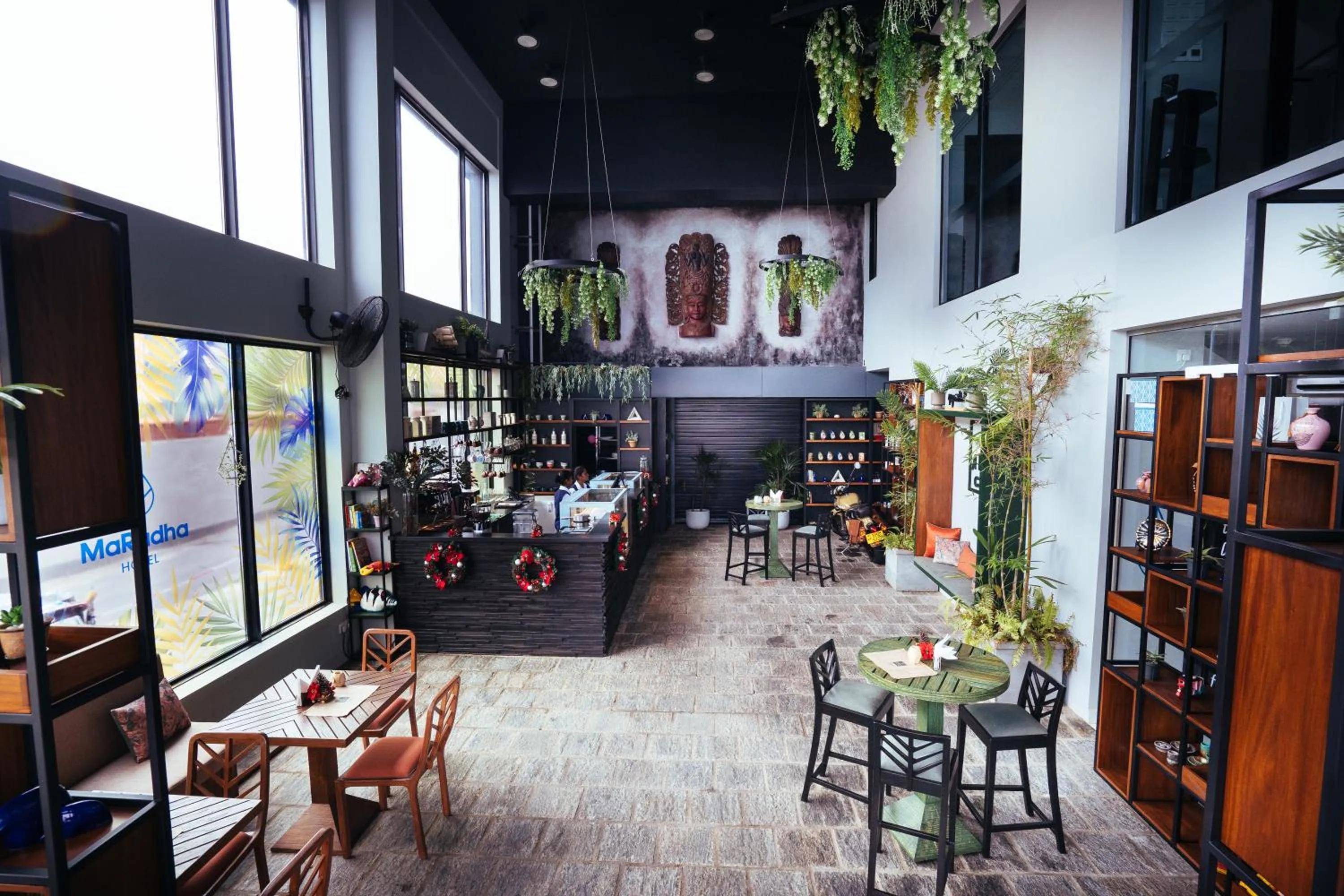 Restaurant/places to eat in MaRadha Colombo