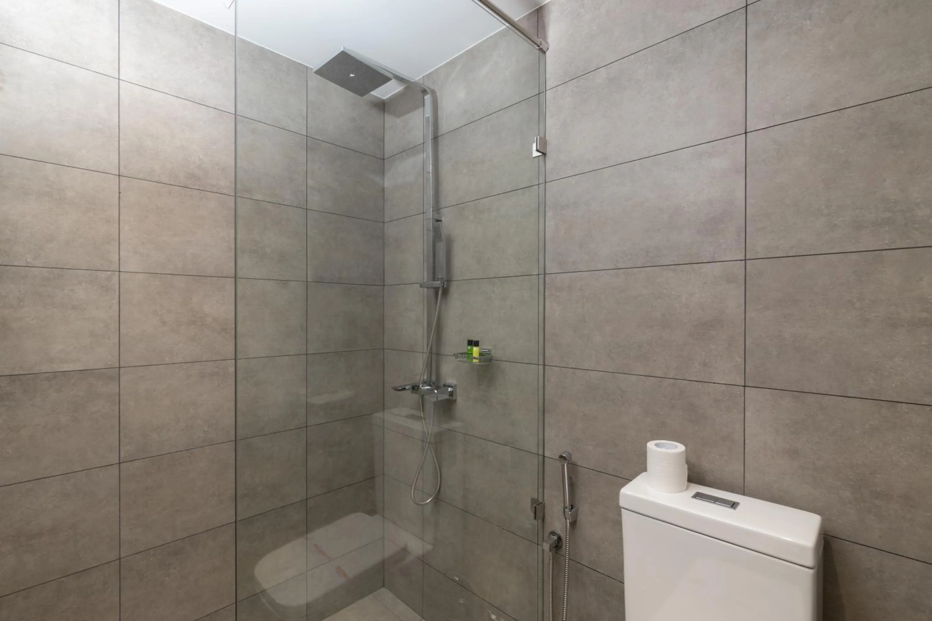 Shower in MaRadha Colombo