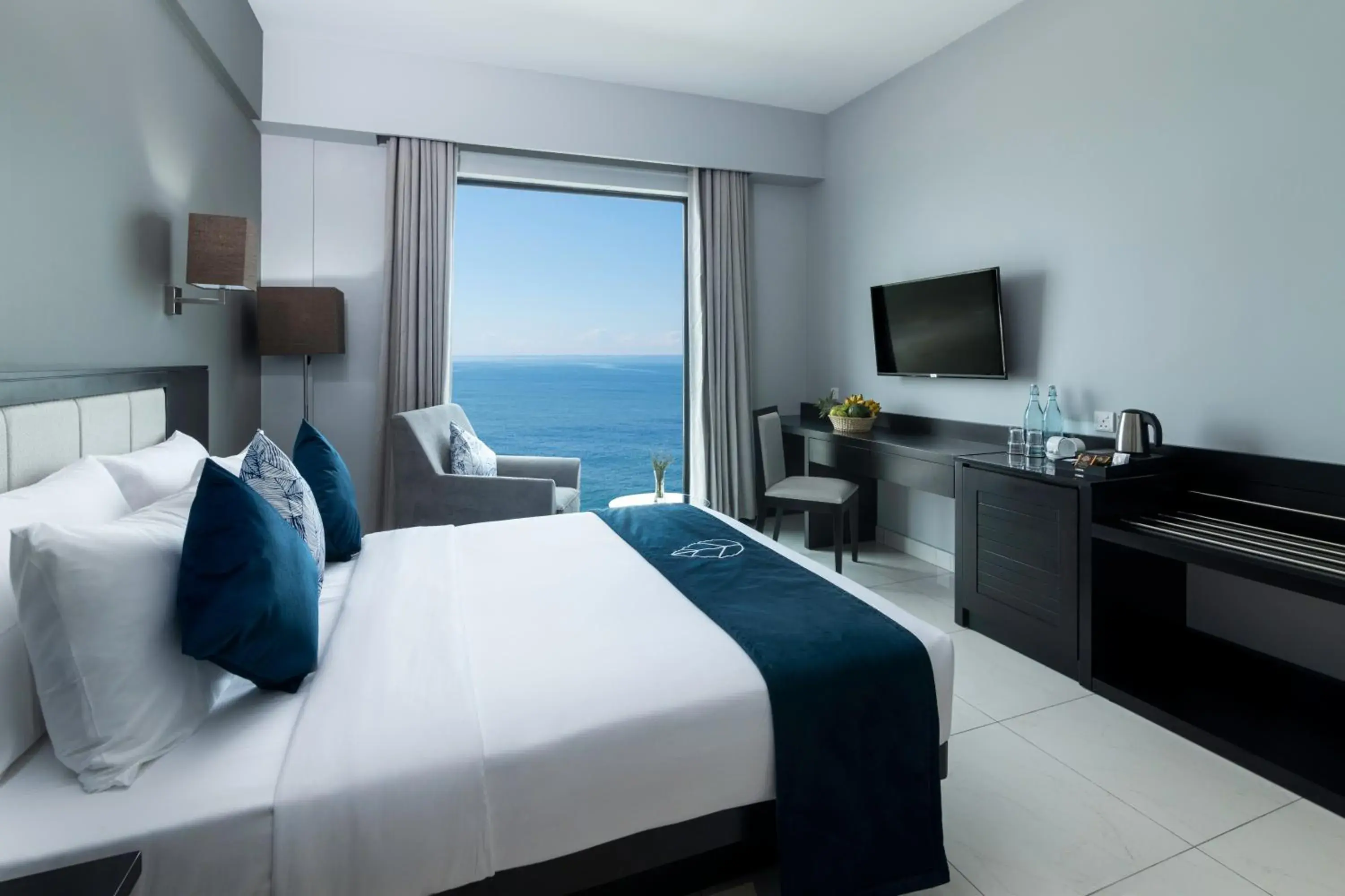 Premier Two Bedroom Suite Sea Front in MaRadha Colombo Premier Two Bedroom Suite Sea Front in MaRadha Colombo