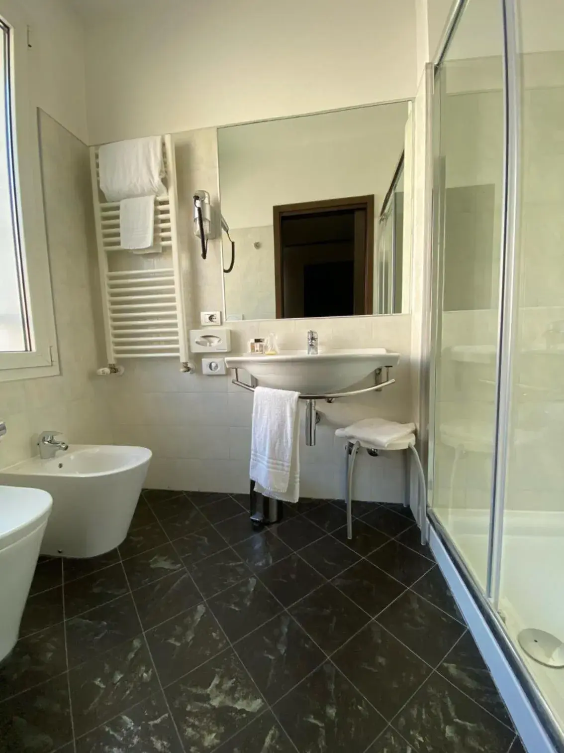 Twin Room in Card International Hotel Twin Room in Card International Hotel