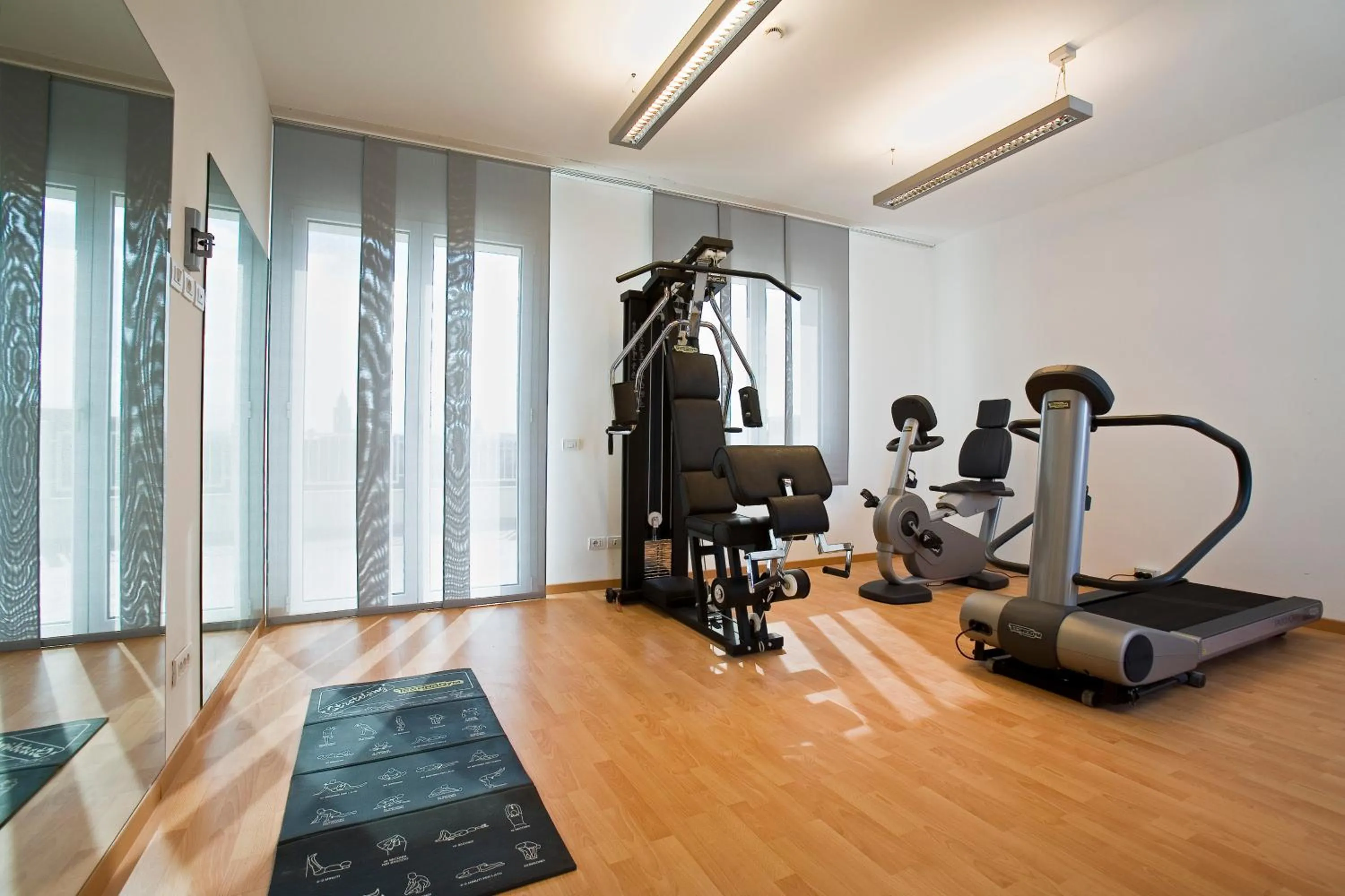 Fitness centre/facilities in Card International Hotel