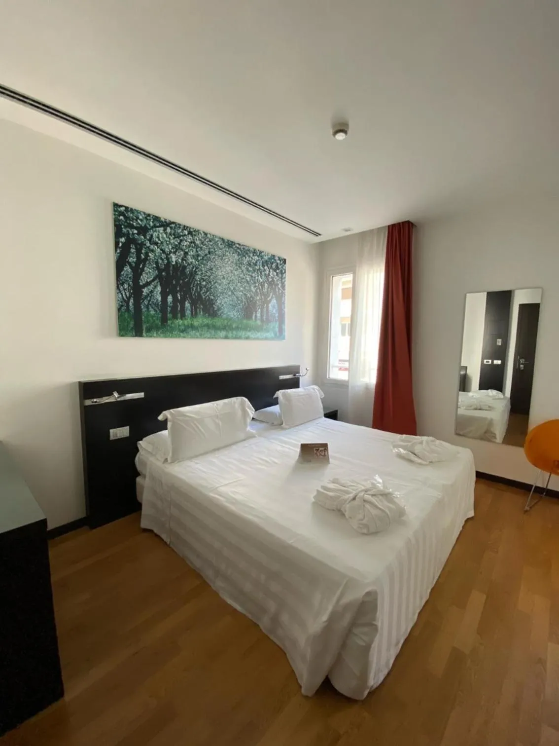 Photo of the whole room, Bed in Card International Hotel