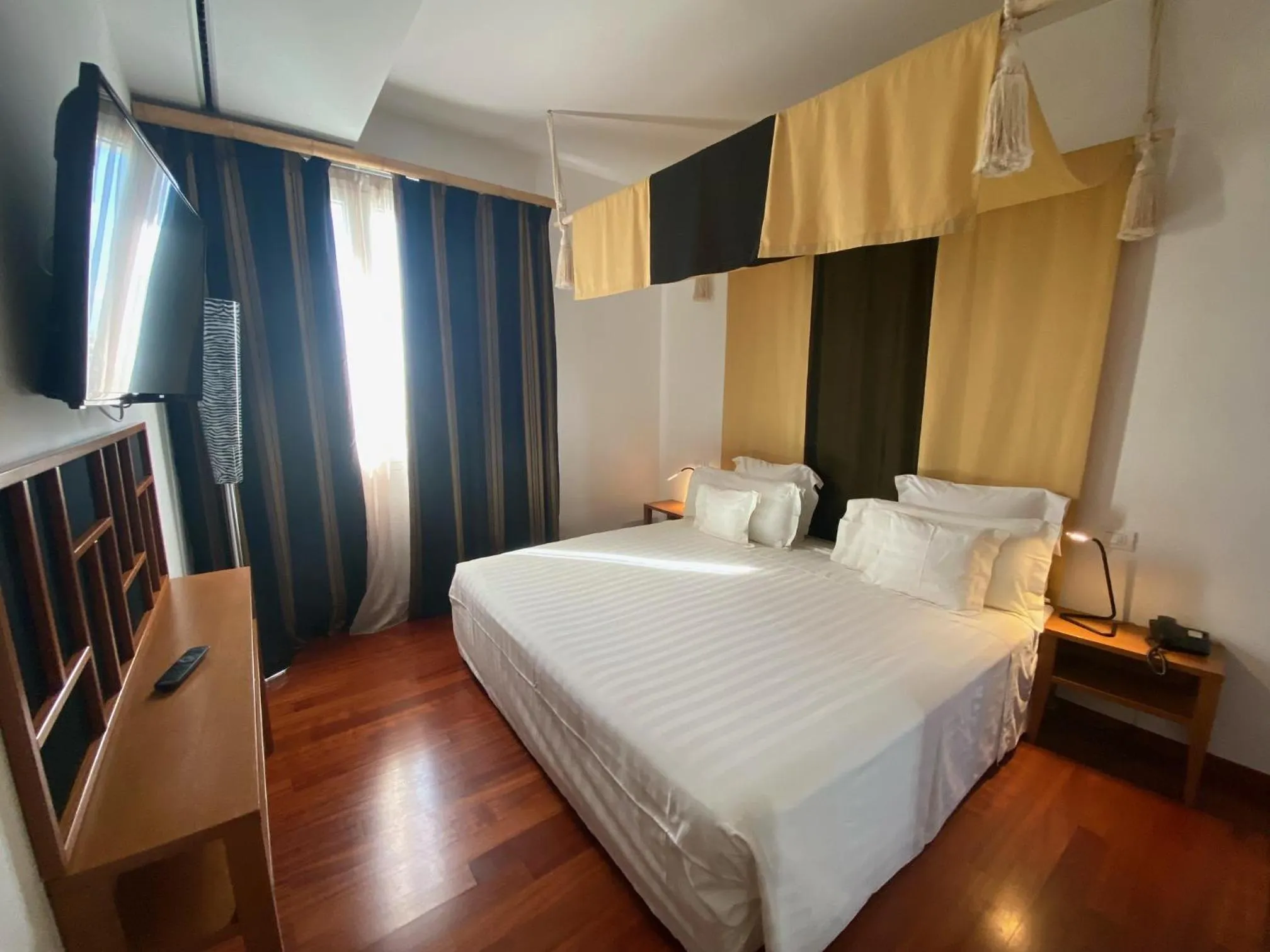Photo of the whole room, Bed in Card International Hotel
