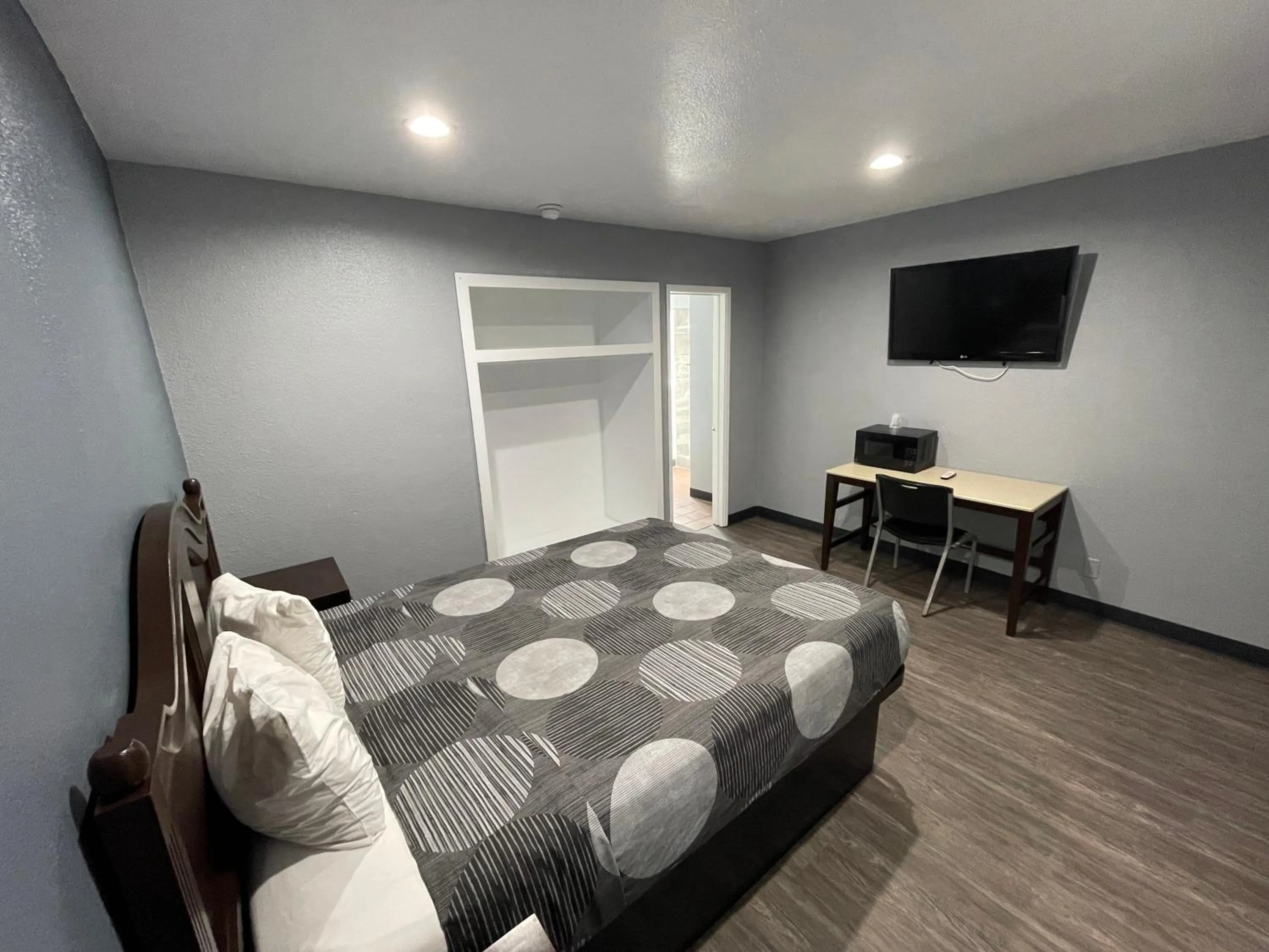 Bedroom, Bed in Cornett Motel