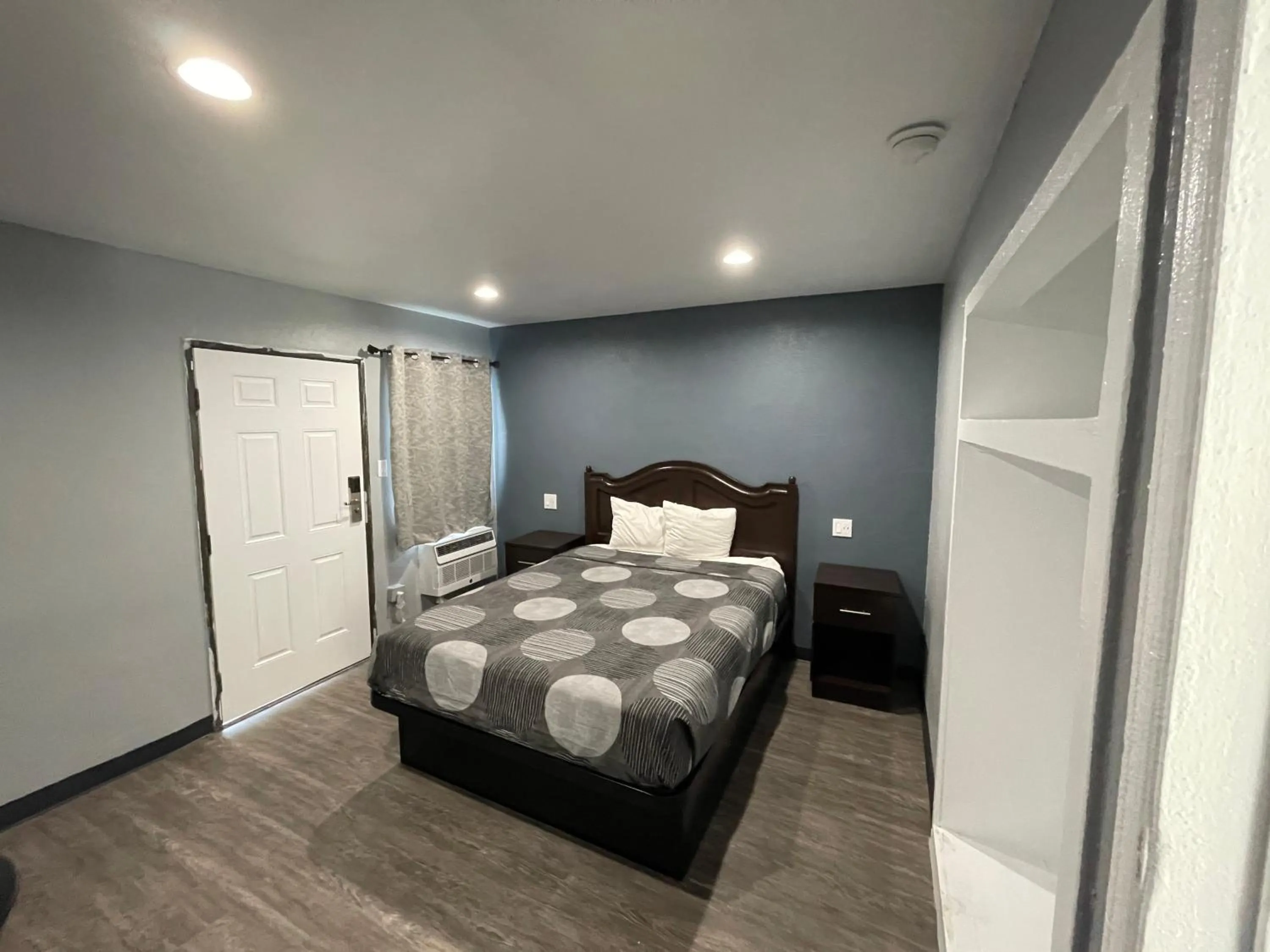 Bed in Cornett Motel