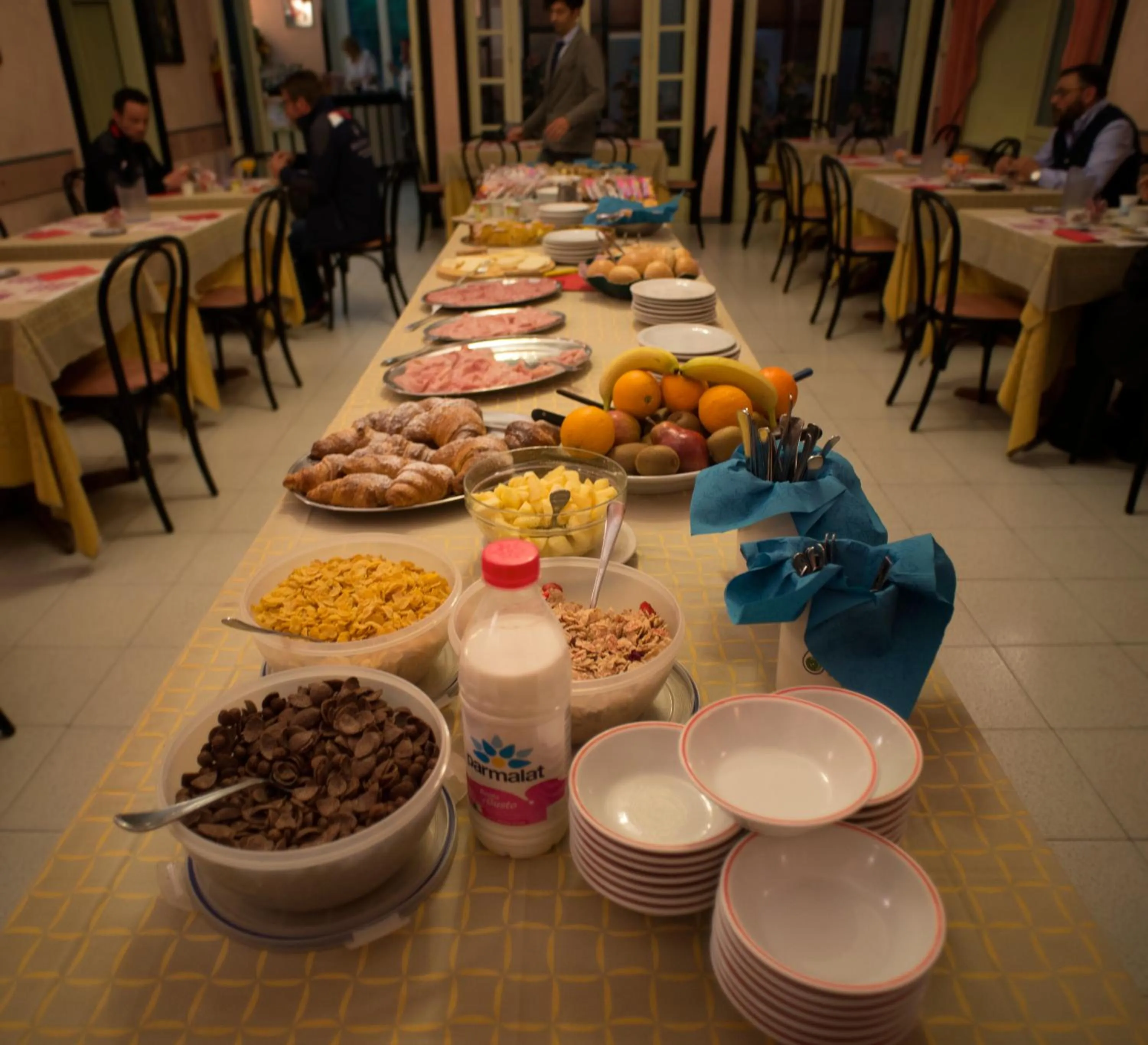 Restaurant/places to eat in Hotel Salus