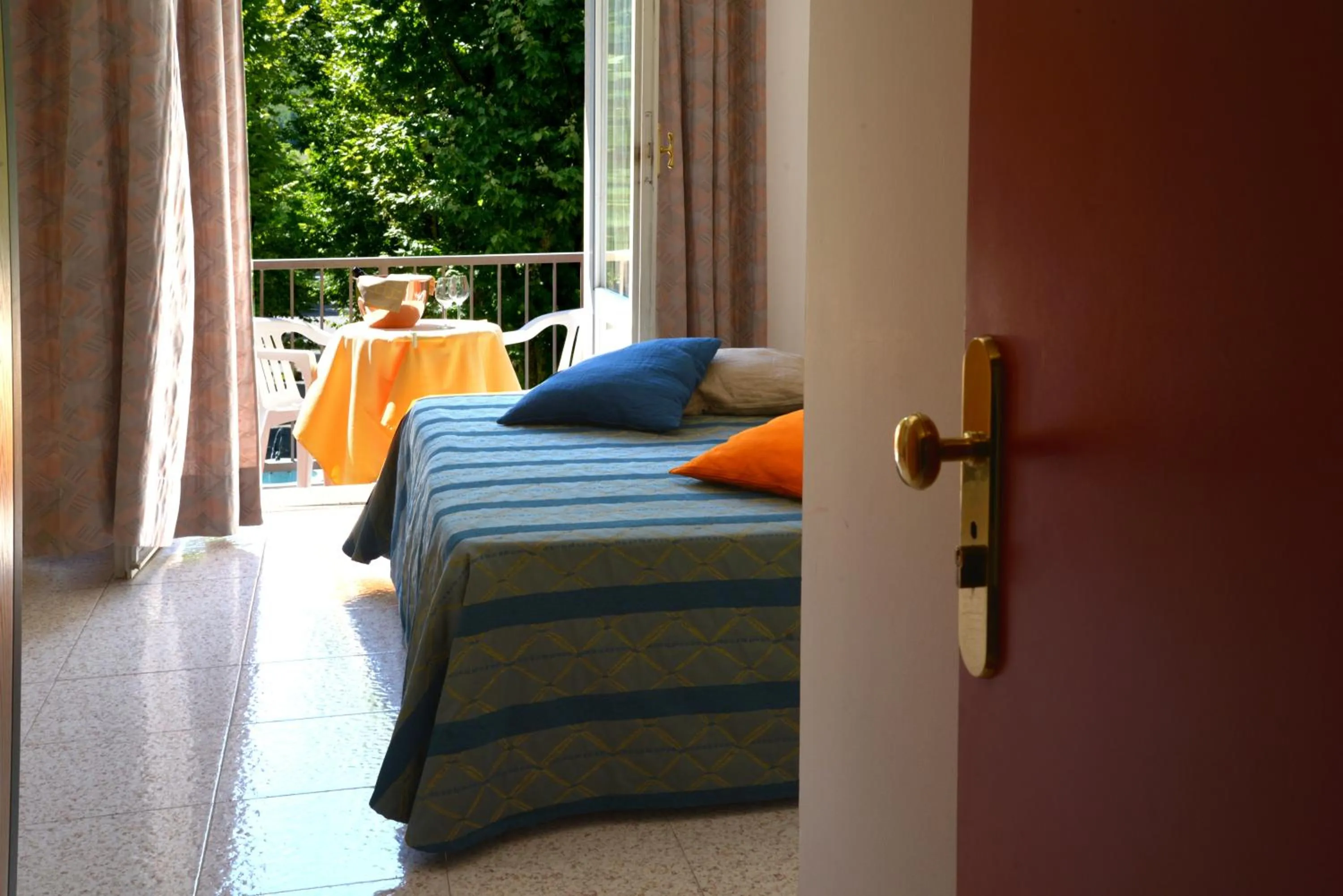 Balcony/Terrace, Bed in Hotel Salus