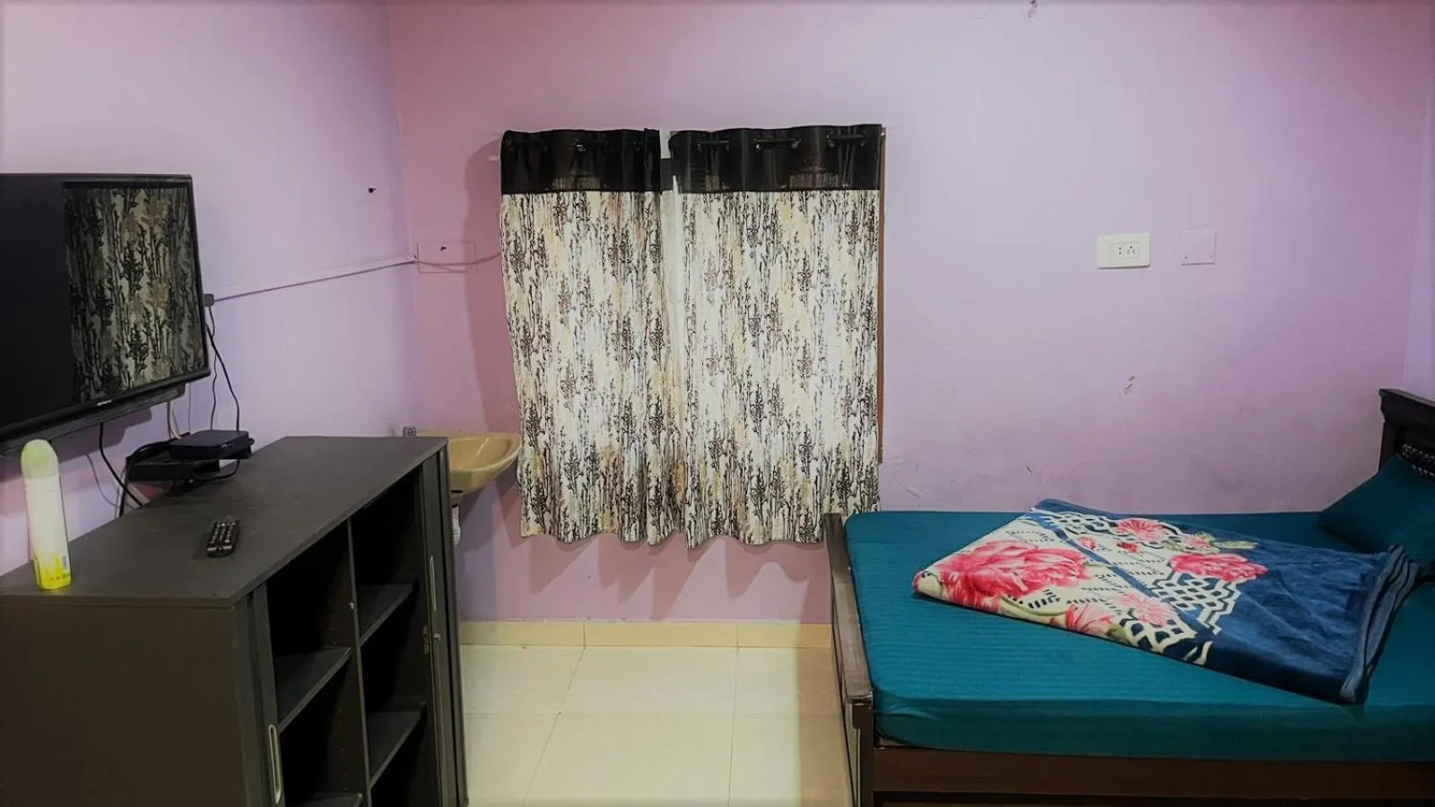 wardrobe, Bed in Kodai Pinetree Residency
