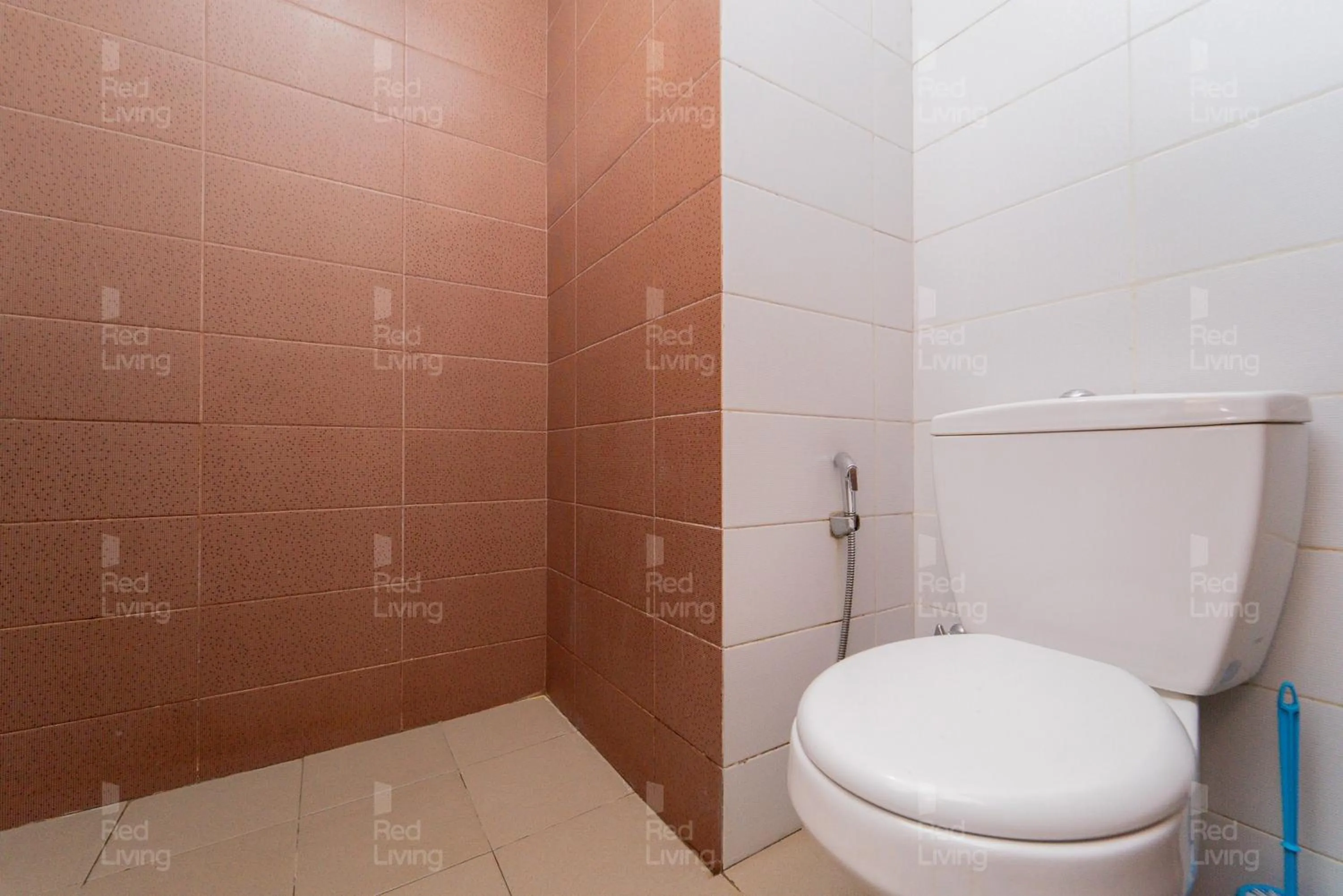 Bathroom in RedLiving Apartemen Puri Orchard - Tower Magnolia