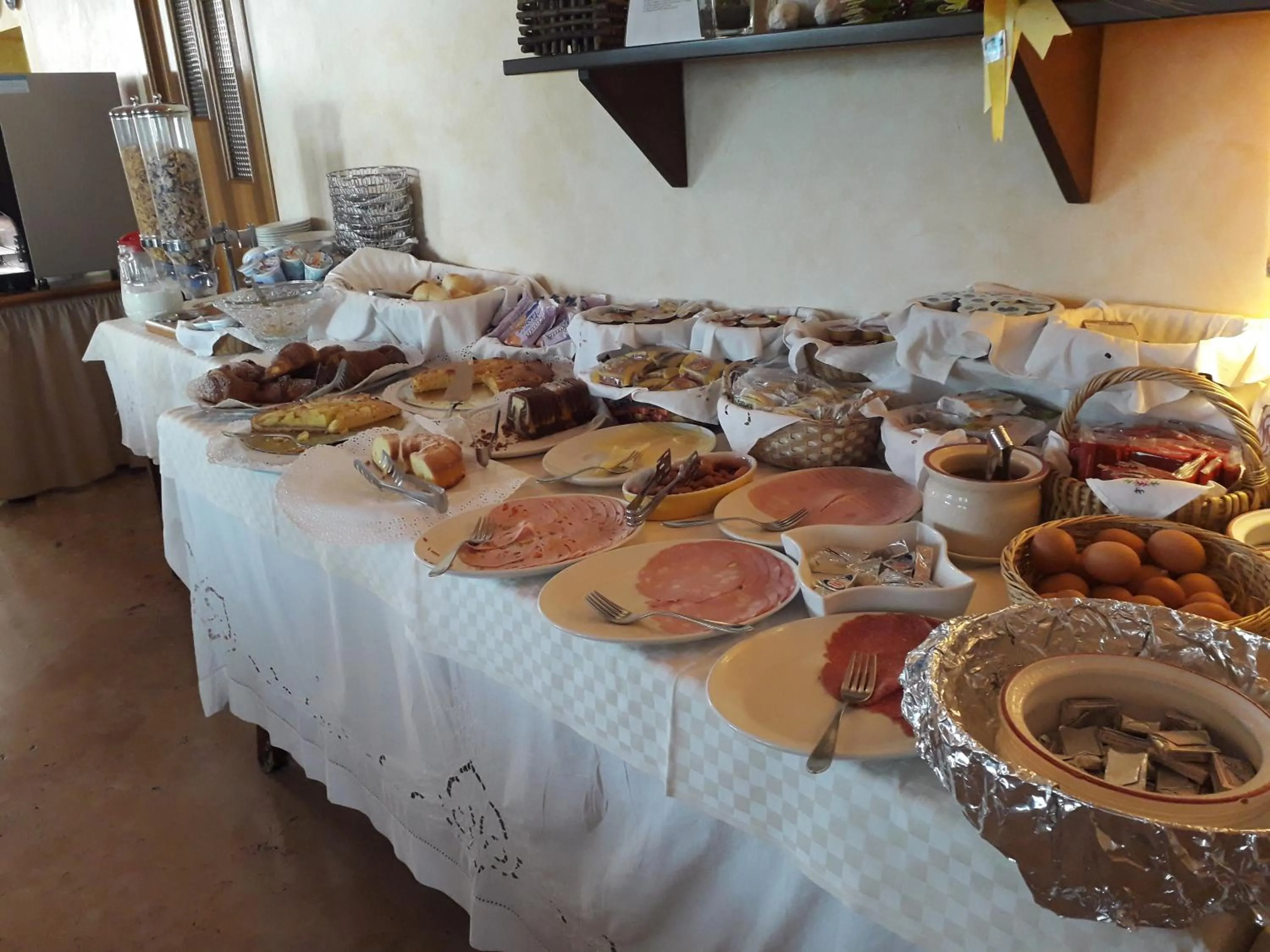 Breakfast in Hotel Fornaci