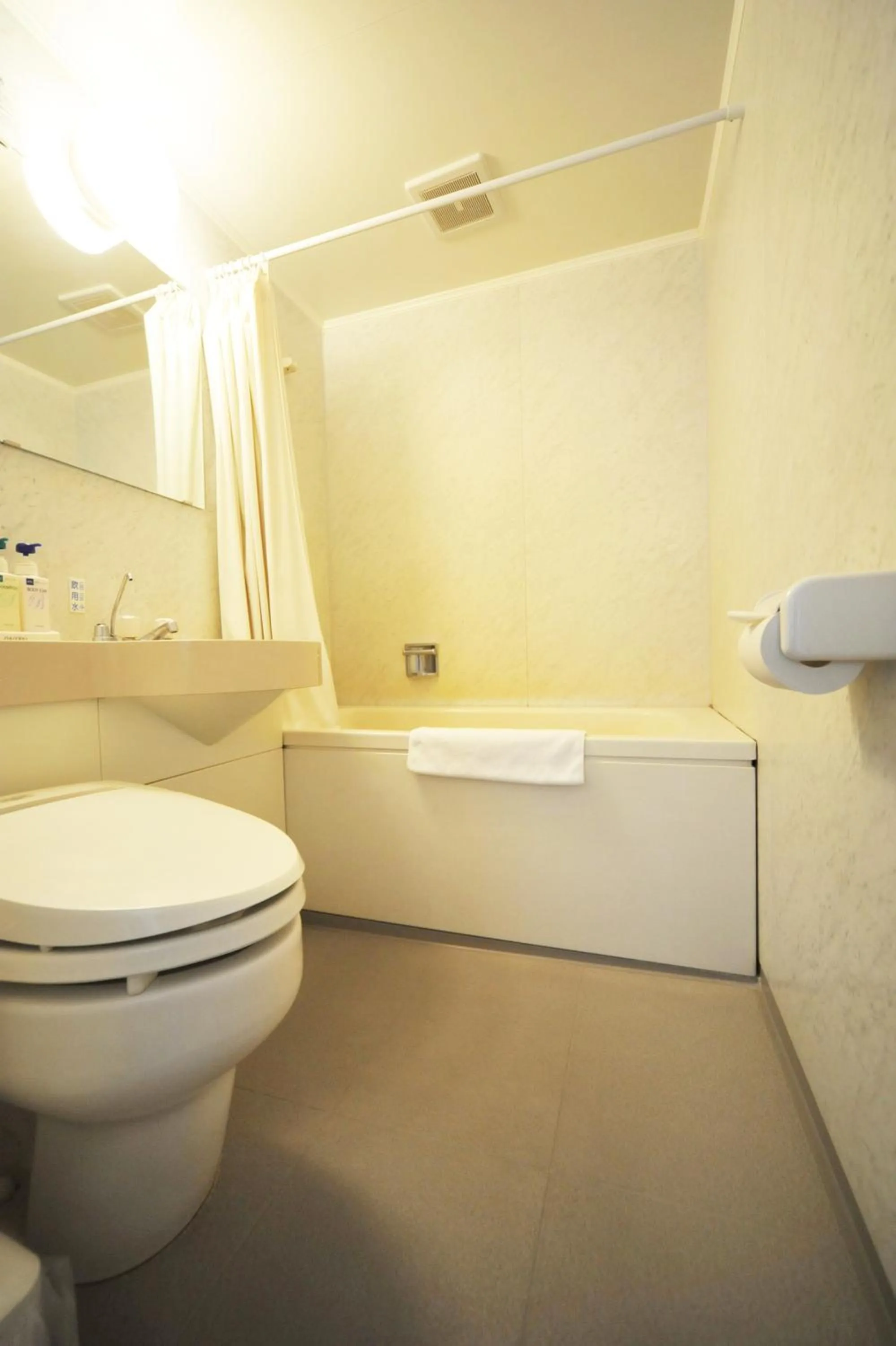 Toilet in Beppu Station Hotel