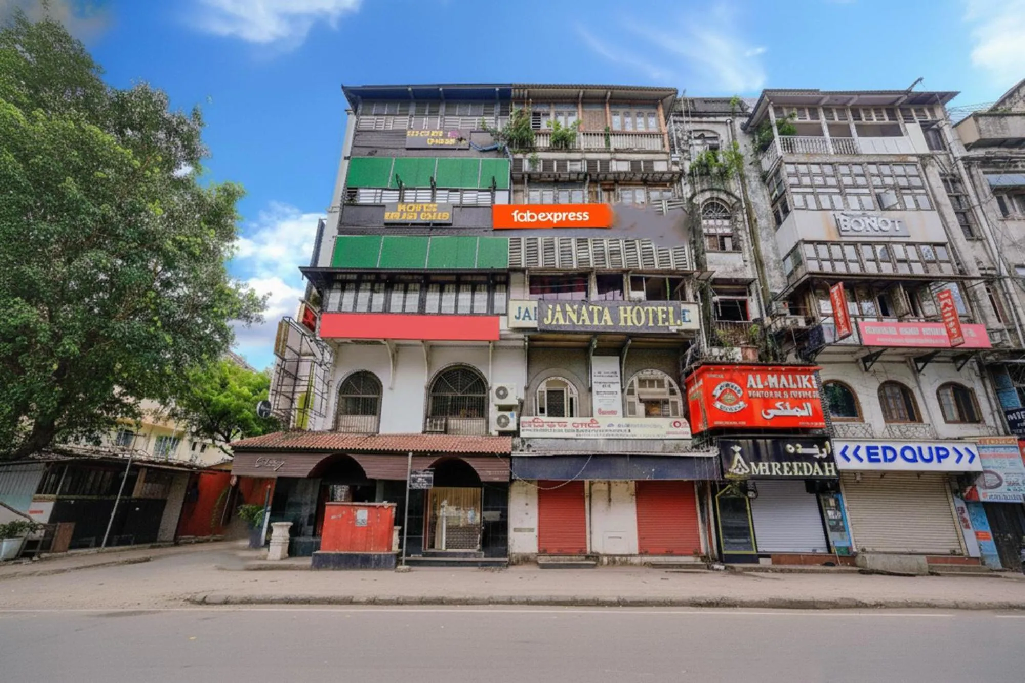 Property building in Via Abad Inn