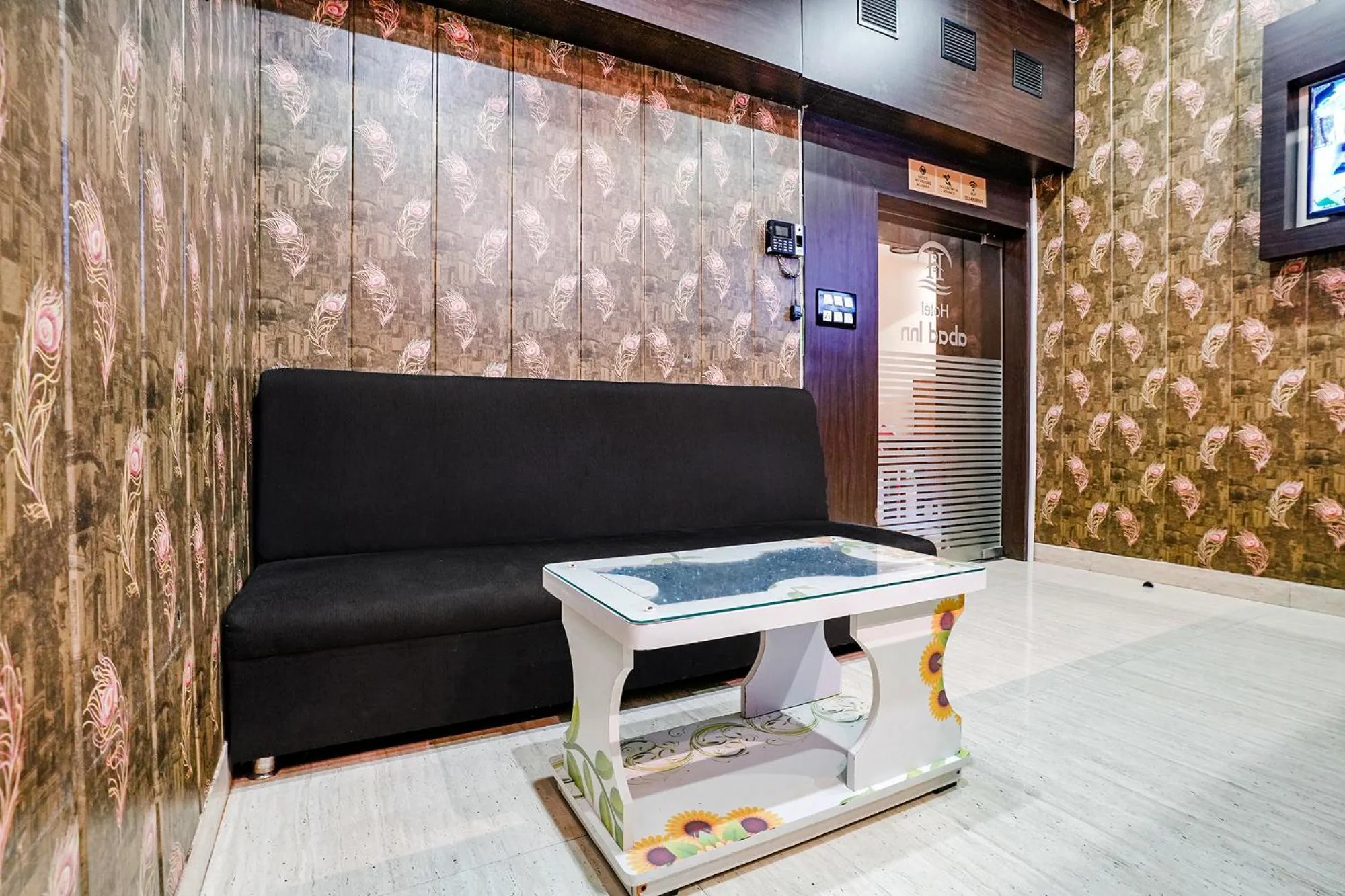 Seating area in Via Abad Inn