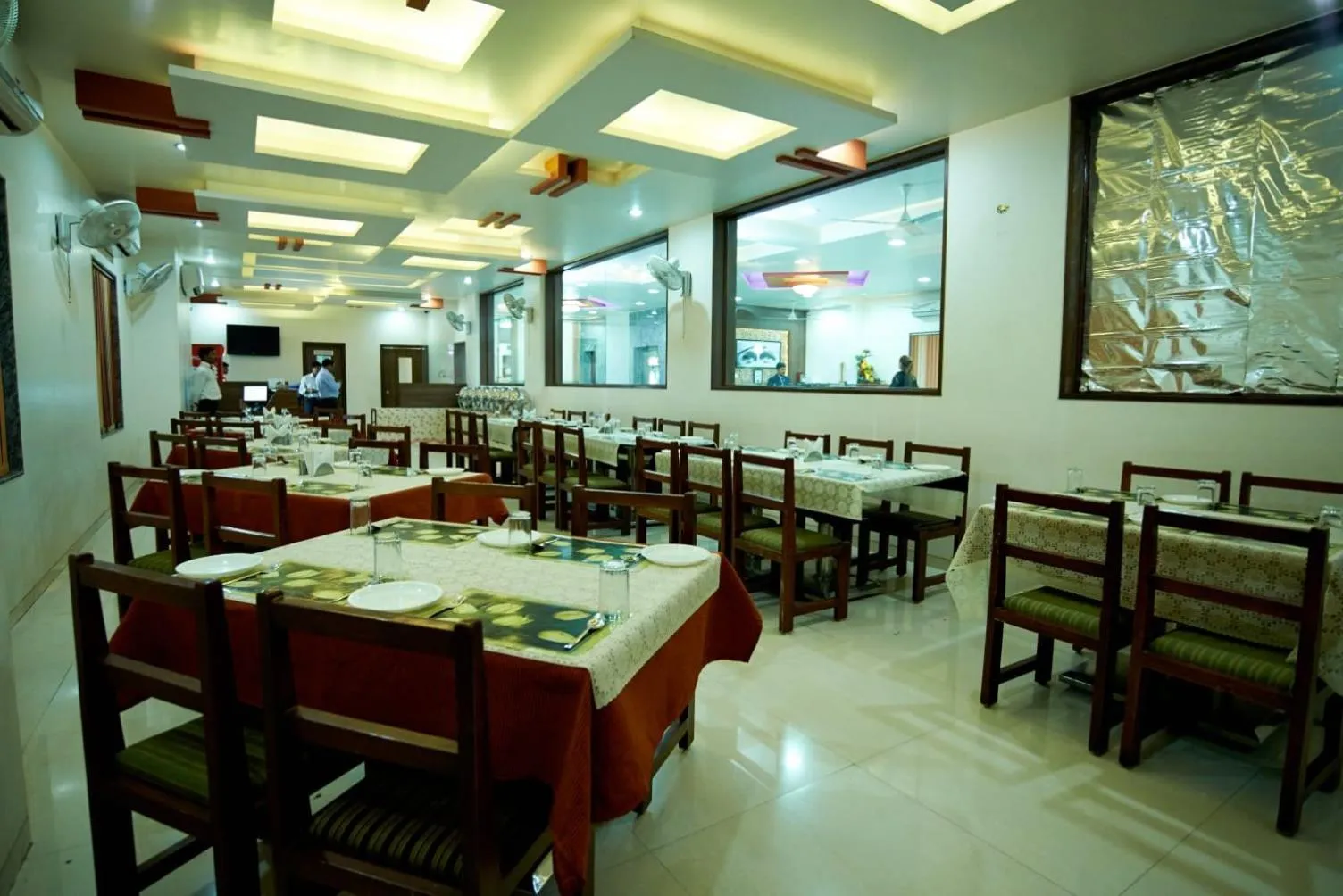 Restaurant/places to eat in Hotel Sai Sangam
