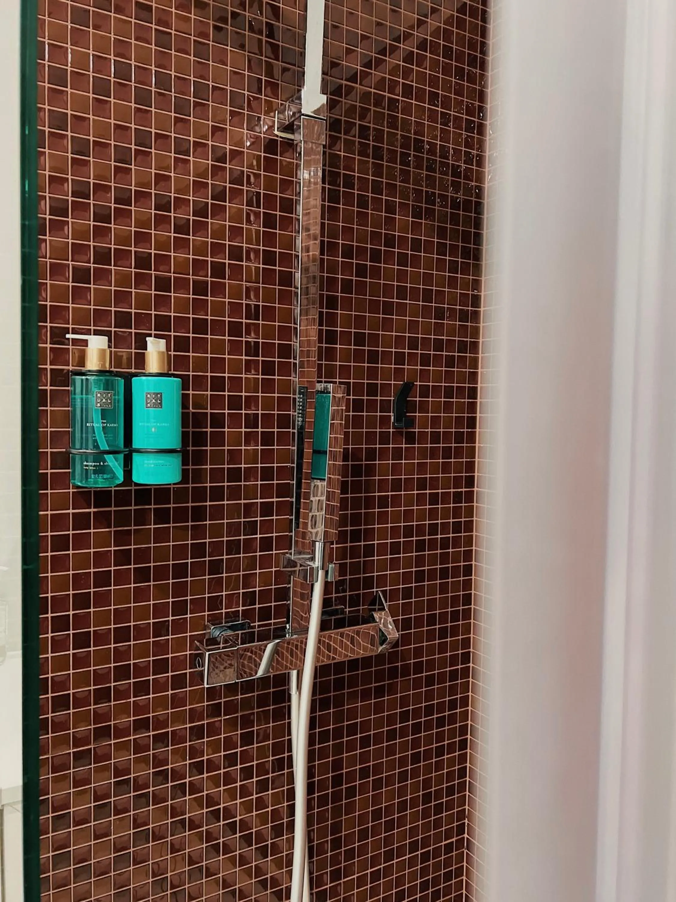 Shower in Luna House & Cowork