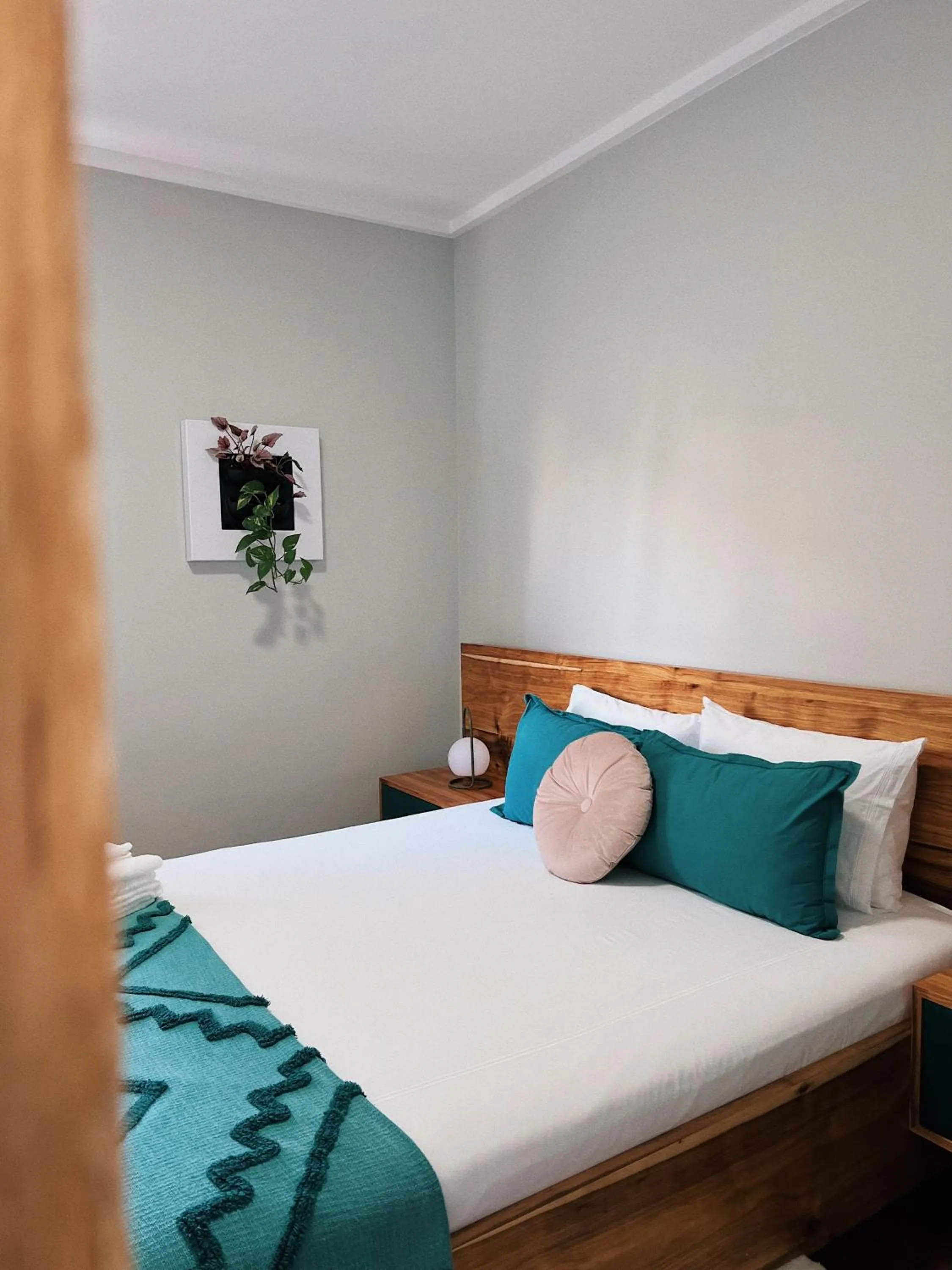 Photo of the whole room, Bed in Luna House & Cowork