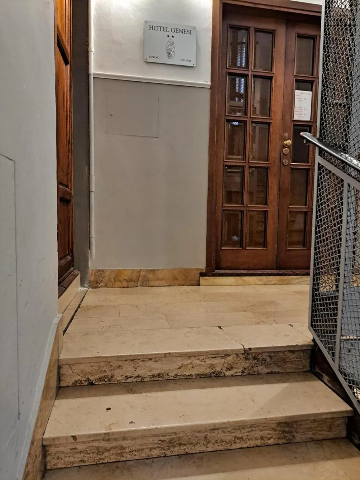 Text overlay in Hotel Genesi