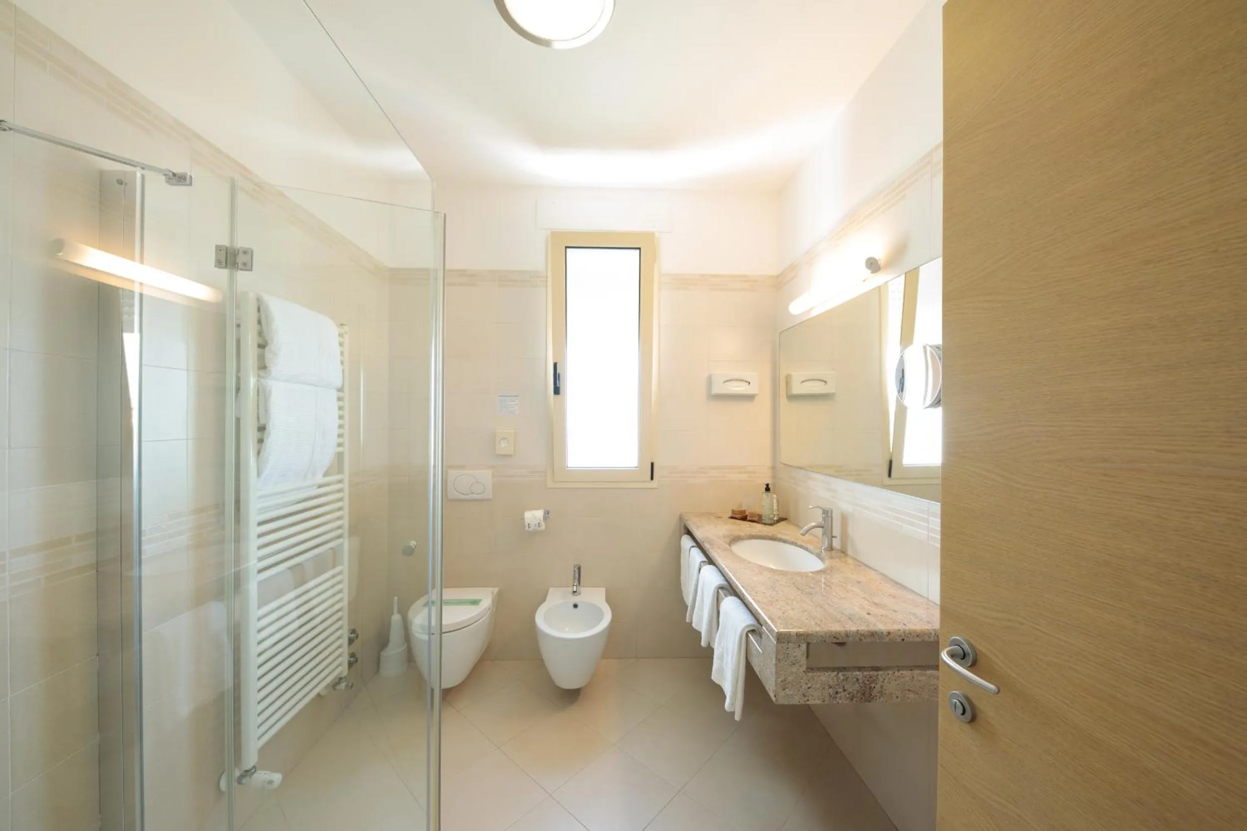 Shower in Hotel Bristol