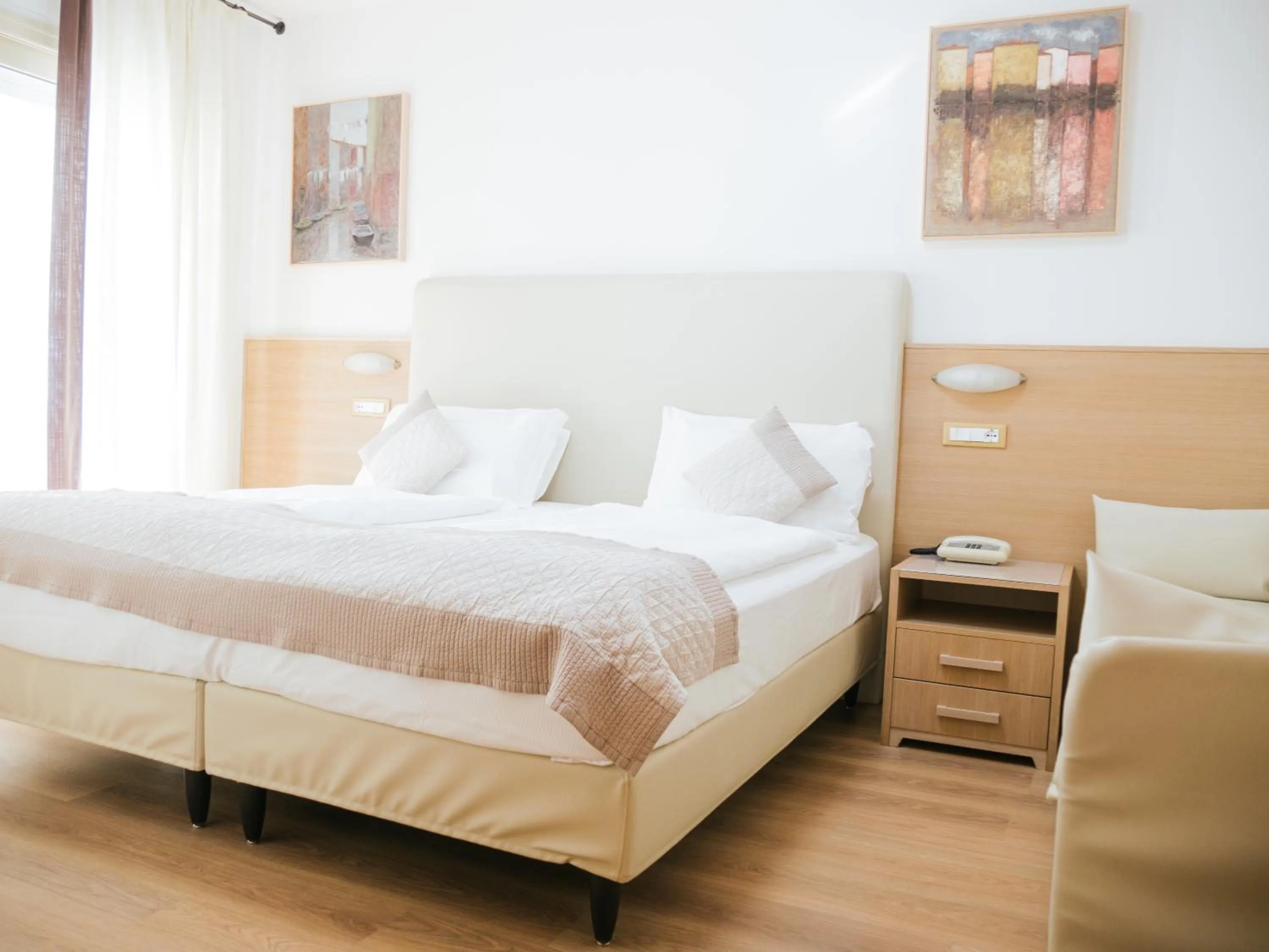 Deluxe Double Room with Side Sea View in Hotel Bristol