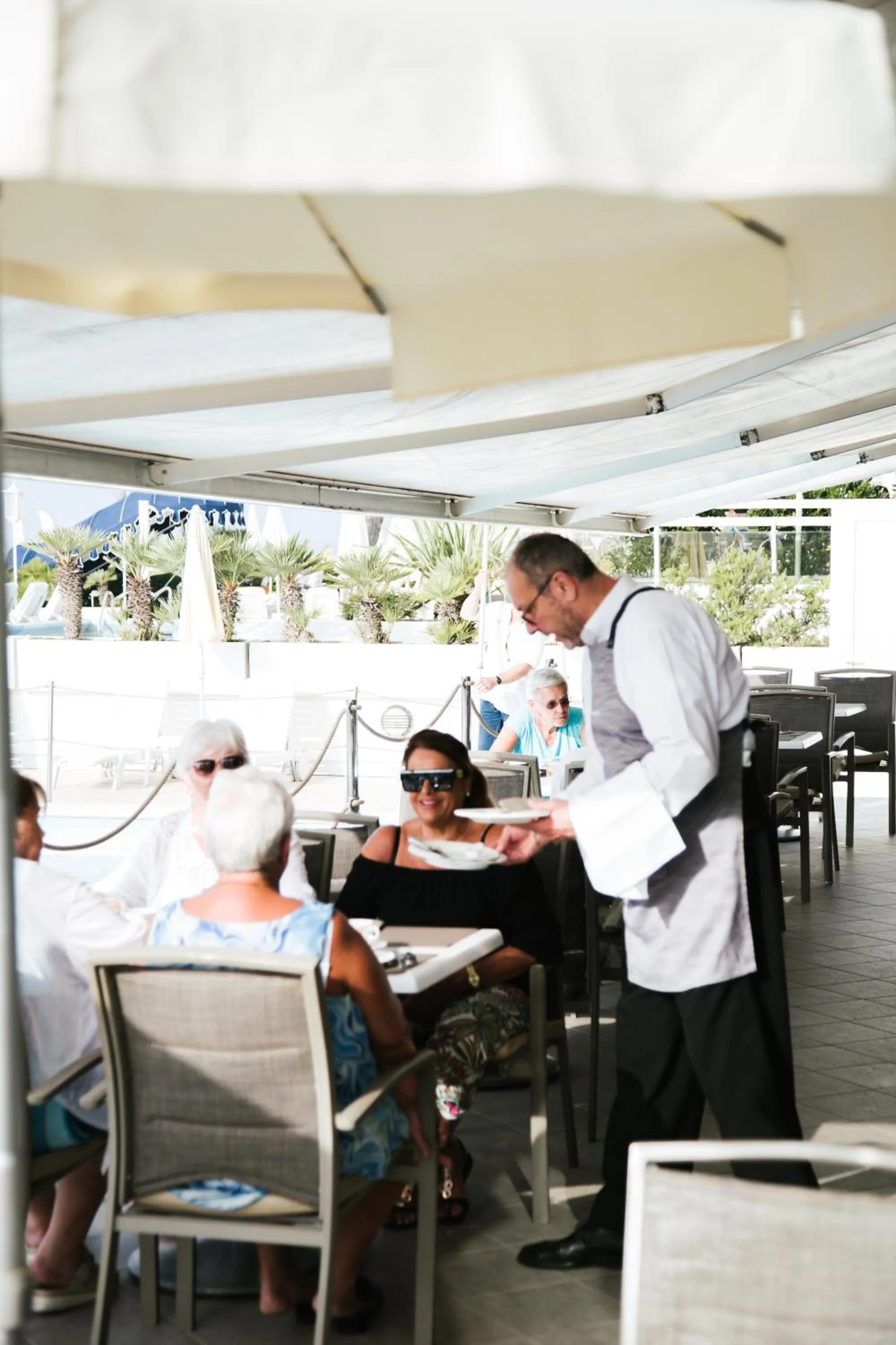 Restaurant/places to eat in Hotel Bristol