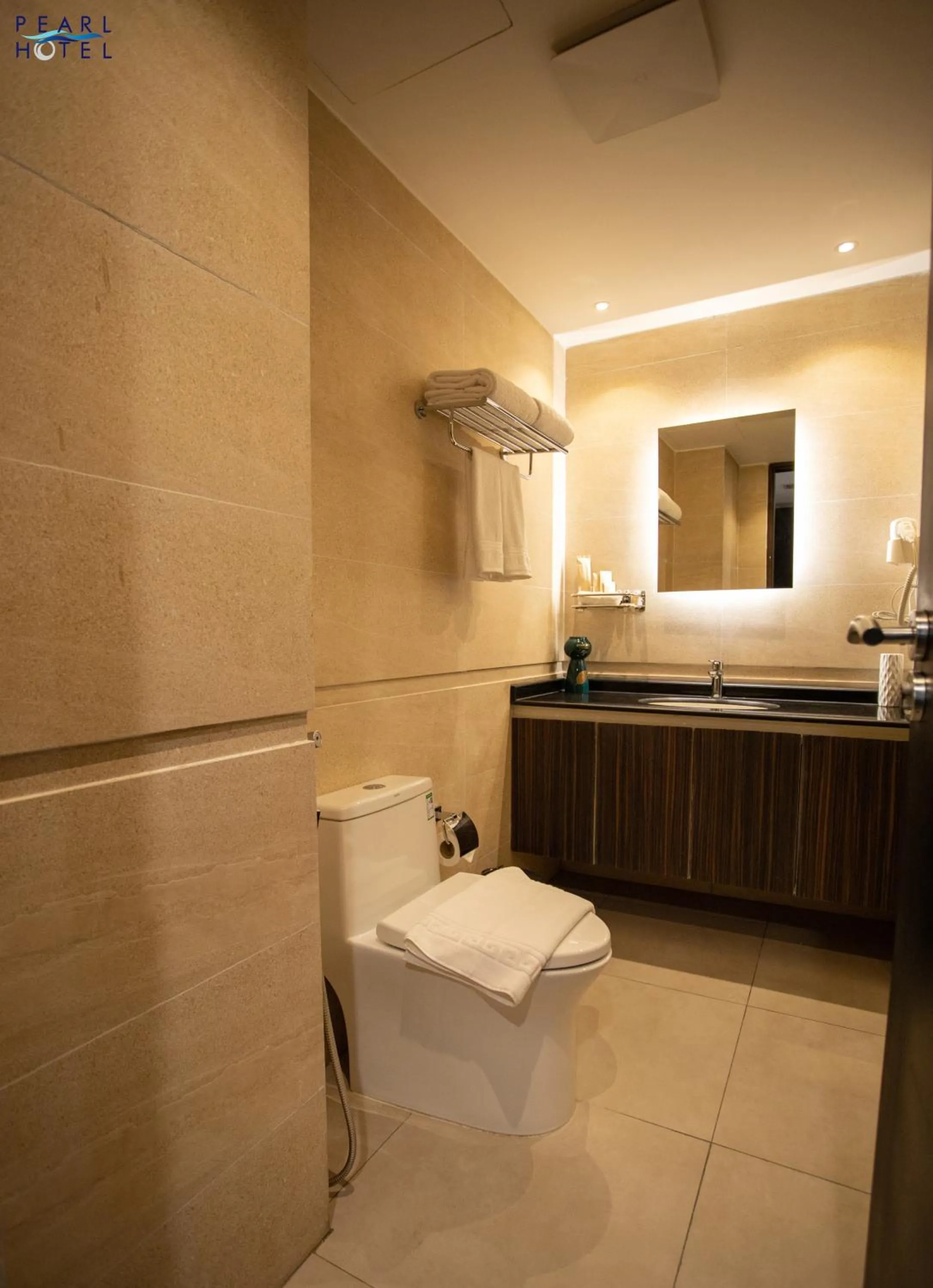 Toilet in Pearl Hotel