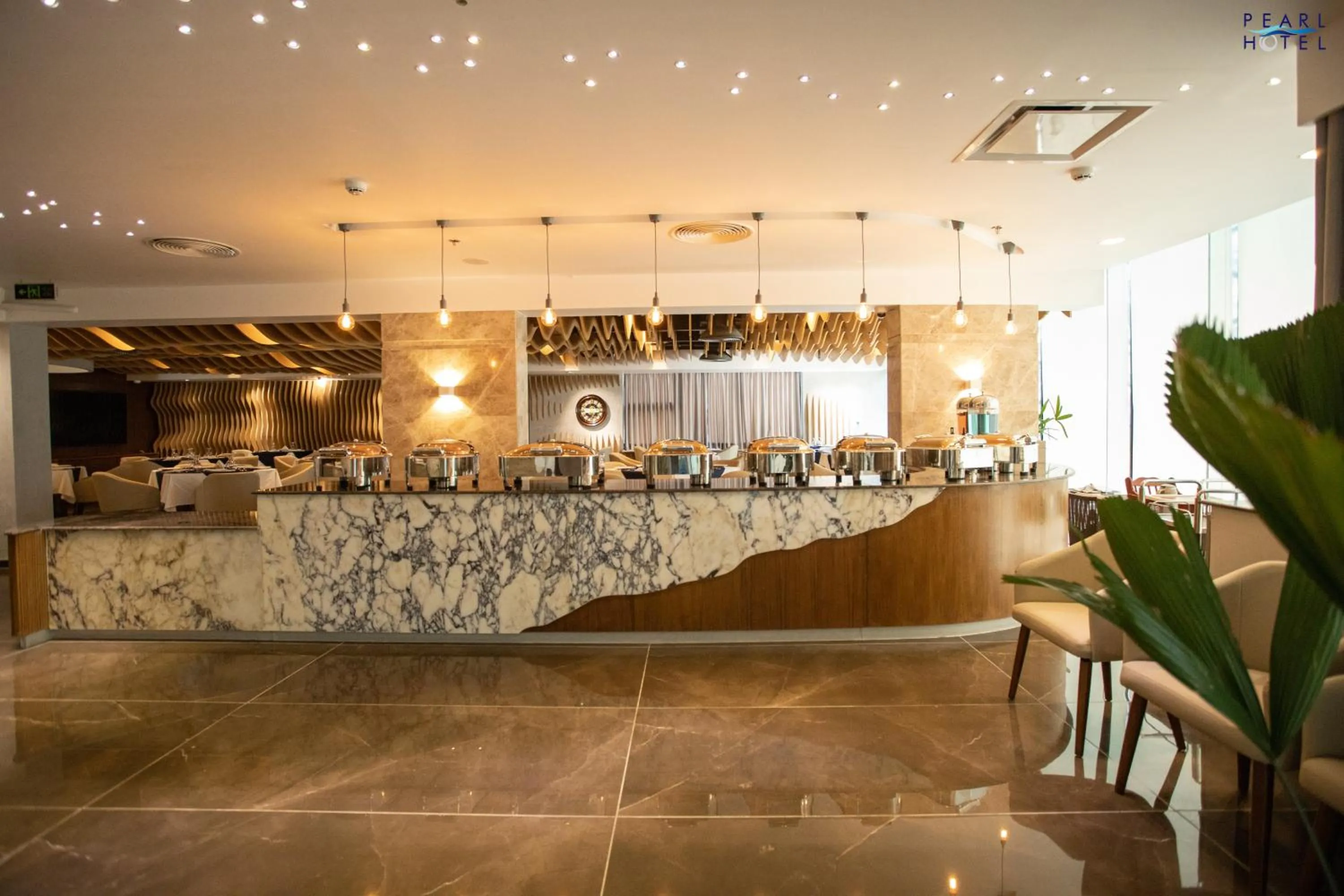 Restaurant/places to eat in Pearl Hotel