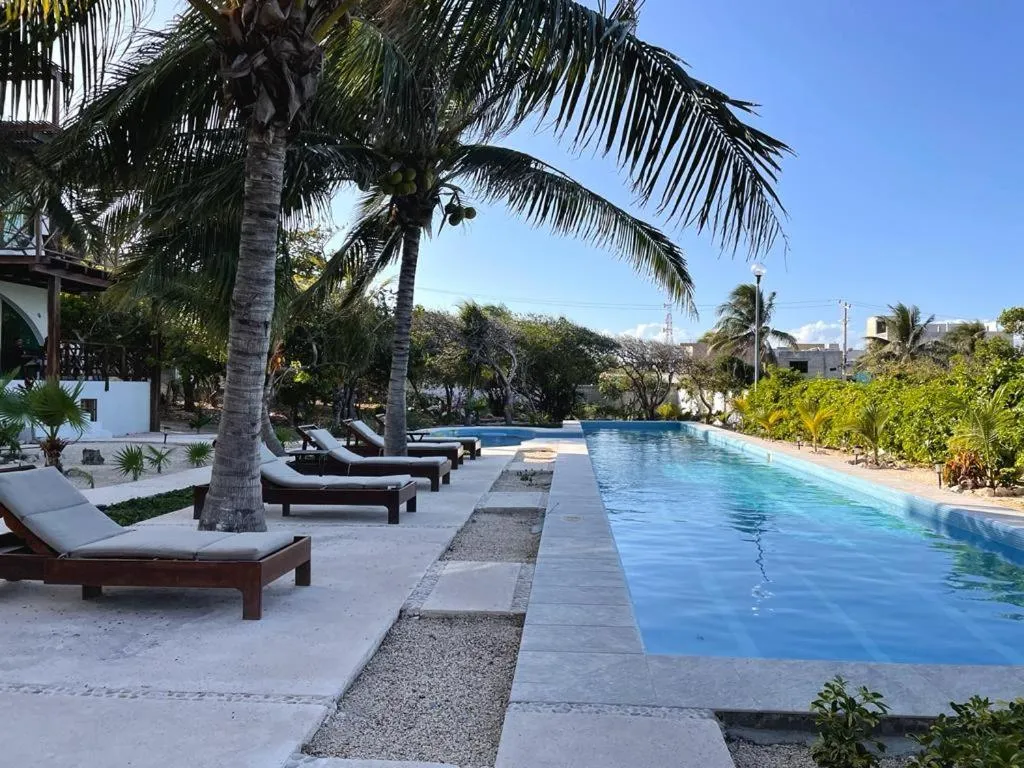 Swimming pool in Villas Amanecer by Andiani Travel