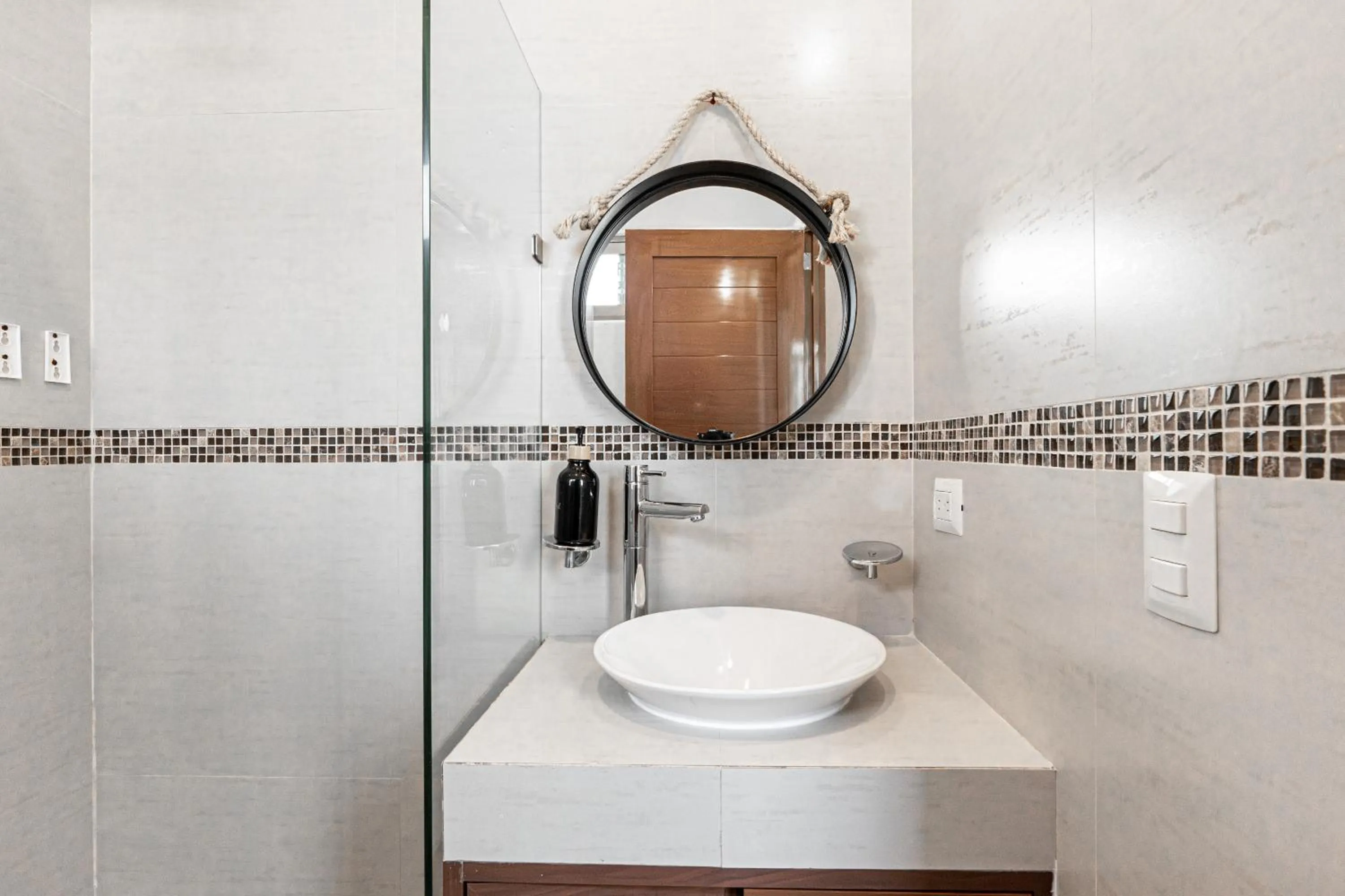 Shower in Villas Amanecer by Andiani Travel