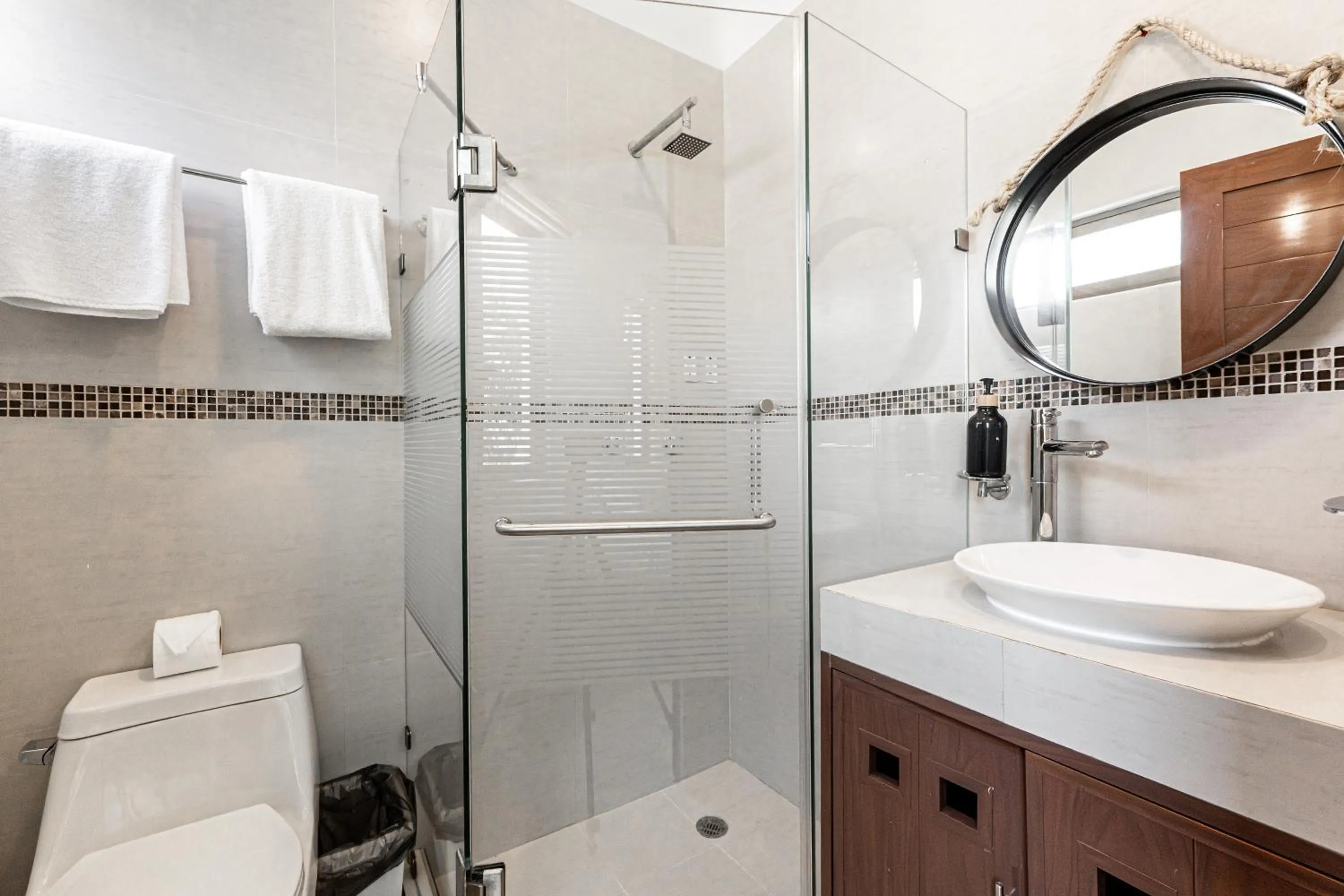 Shower in Villas Amanecer by Andiani Travel