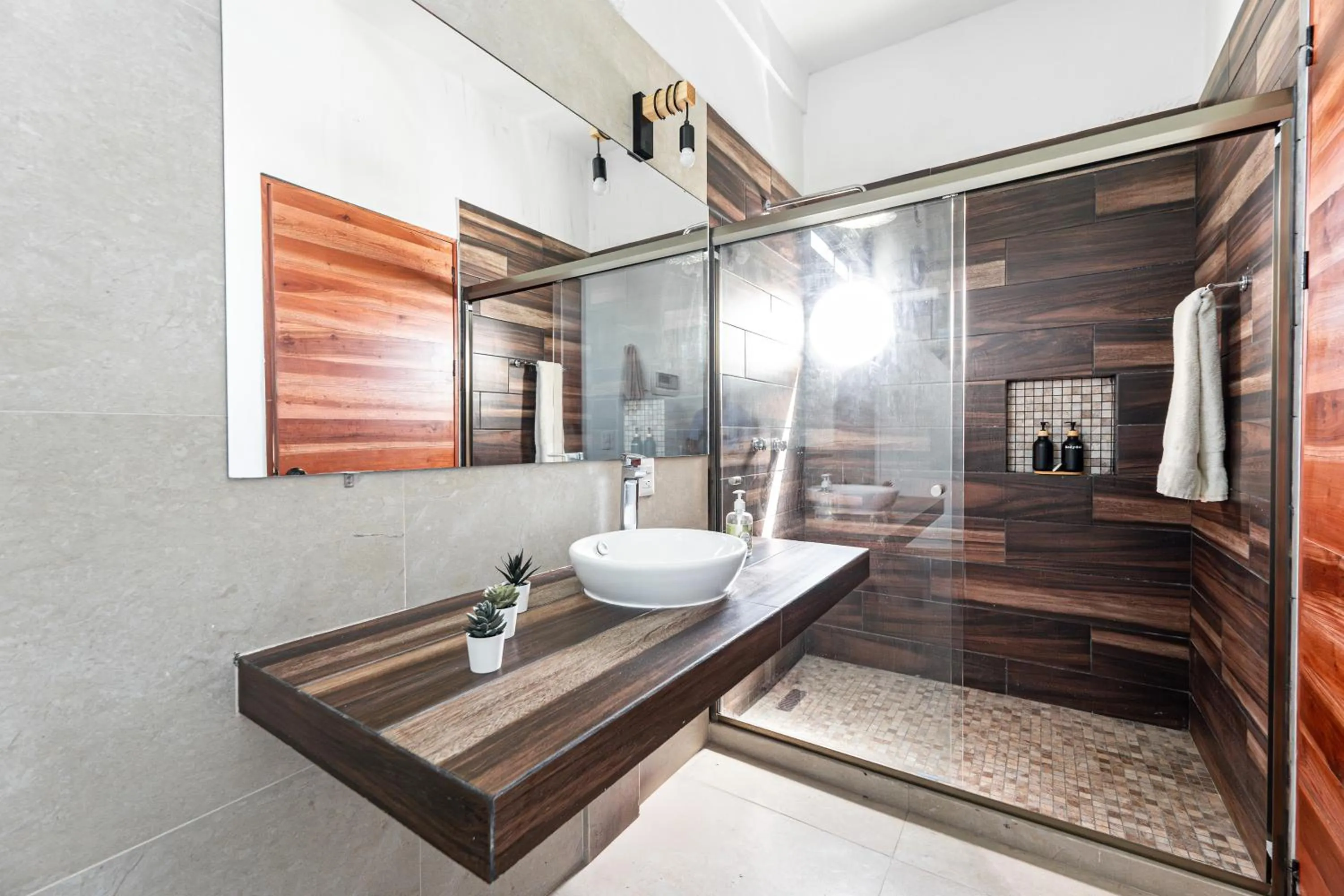 Shower in Villas Amanecer by Andiani Travel