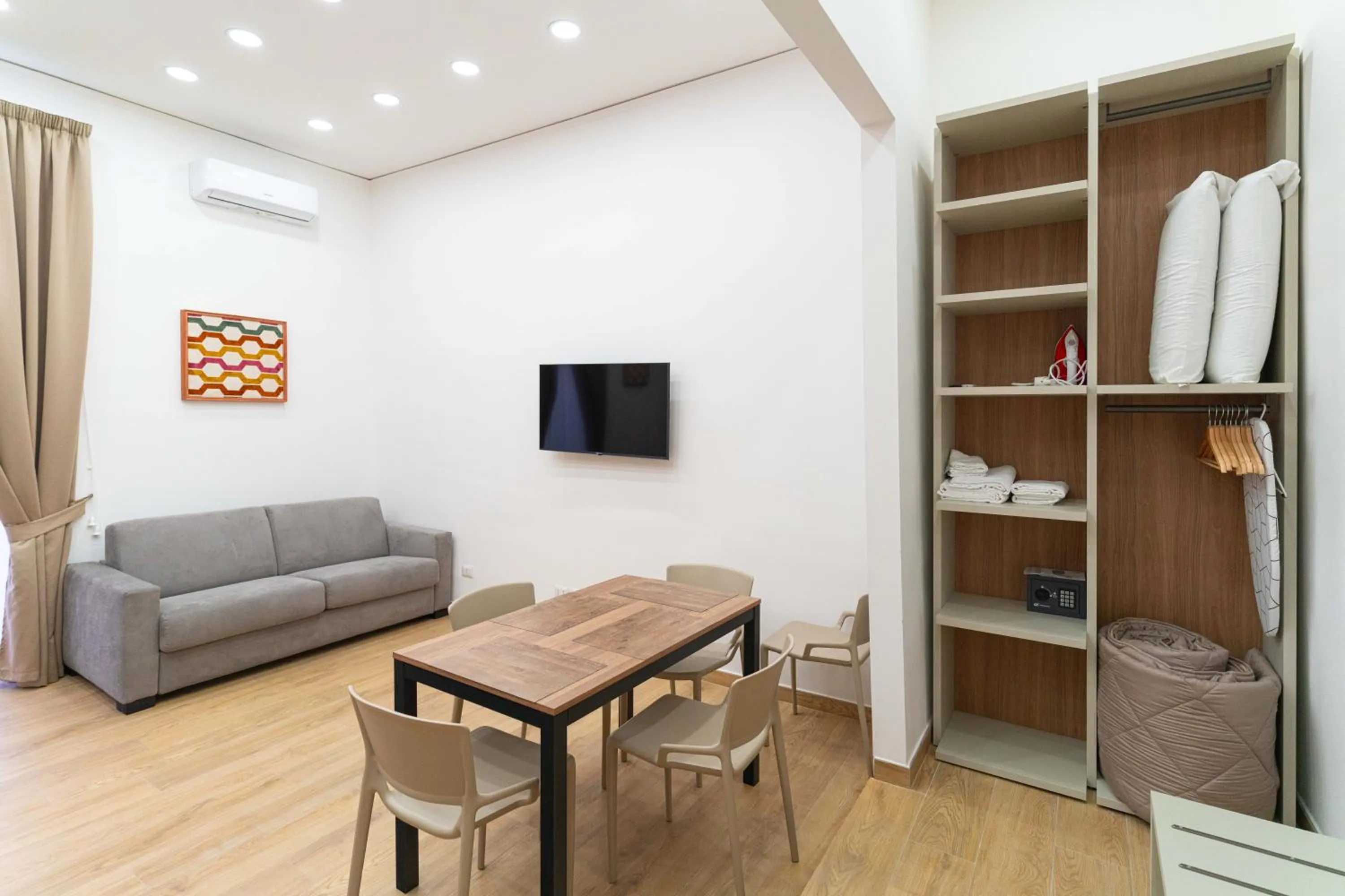 TV and multimedia in Toto e Peppino Luxury Rooms