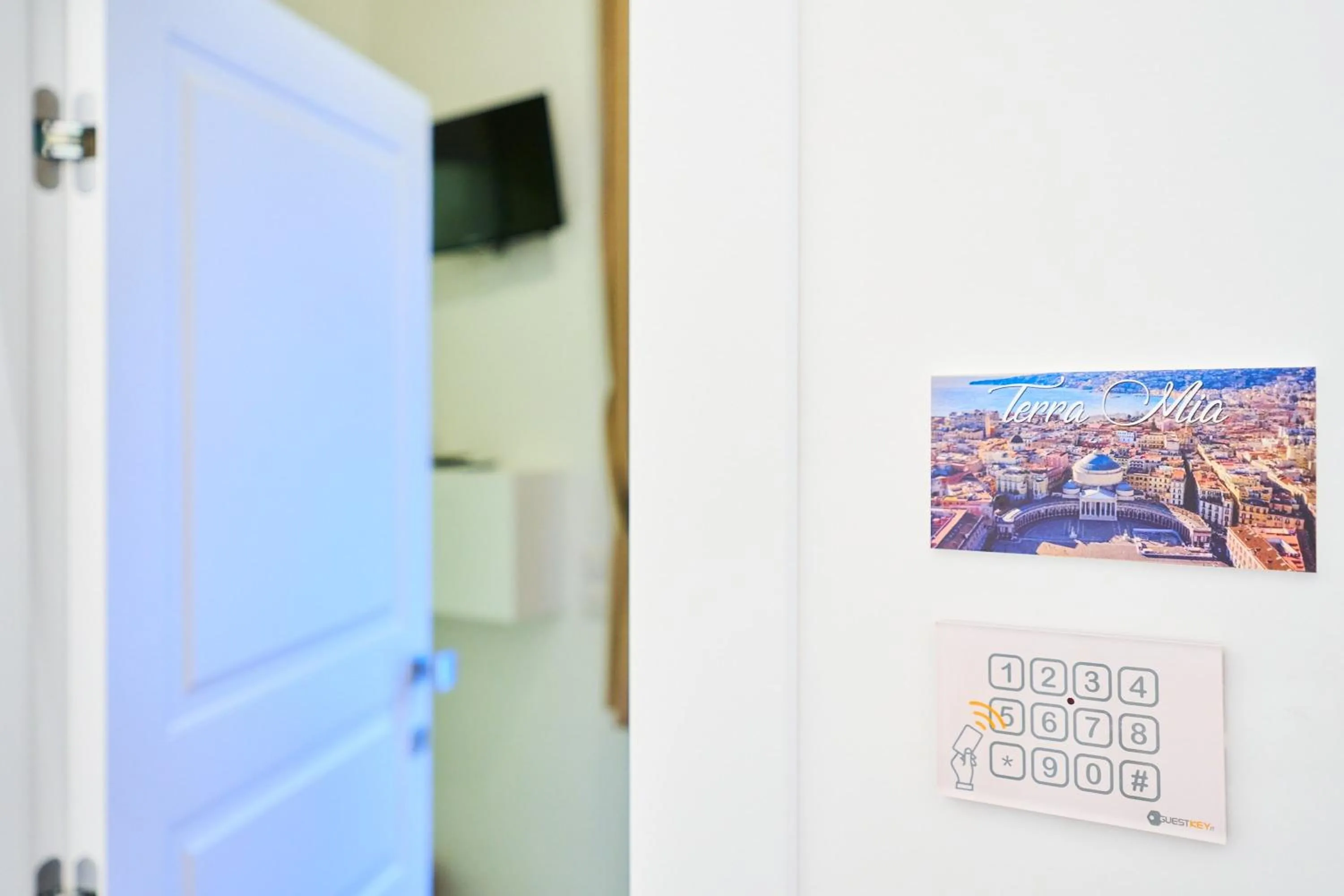 Logo/Certificate/Sign in Toto e Peppino Luxury Rooms