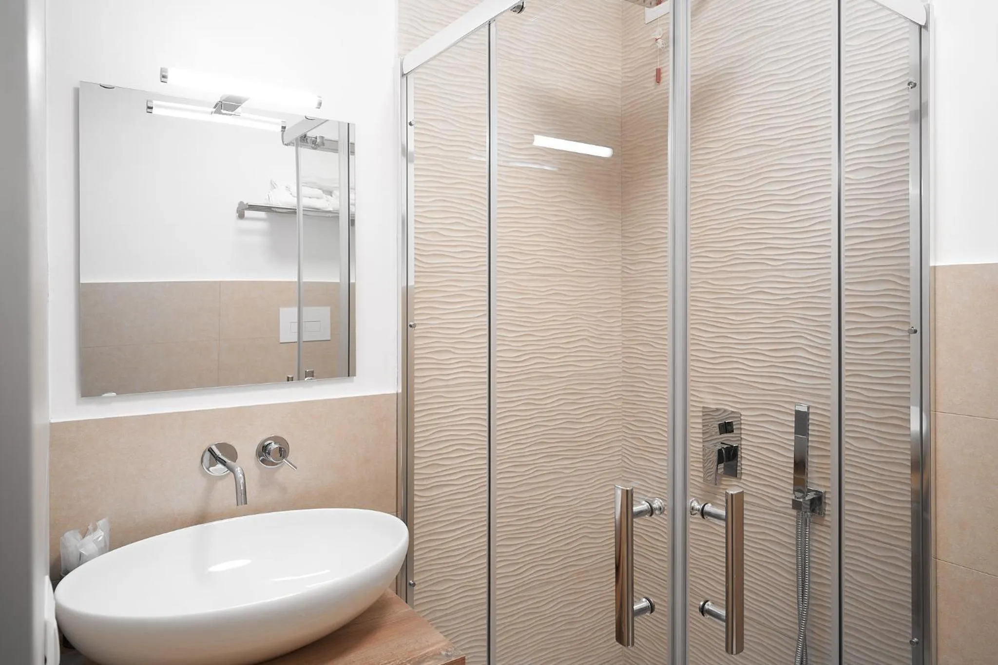 Shower in Toto e Peppino Luxury Rooms