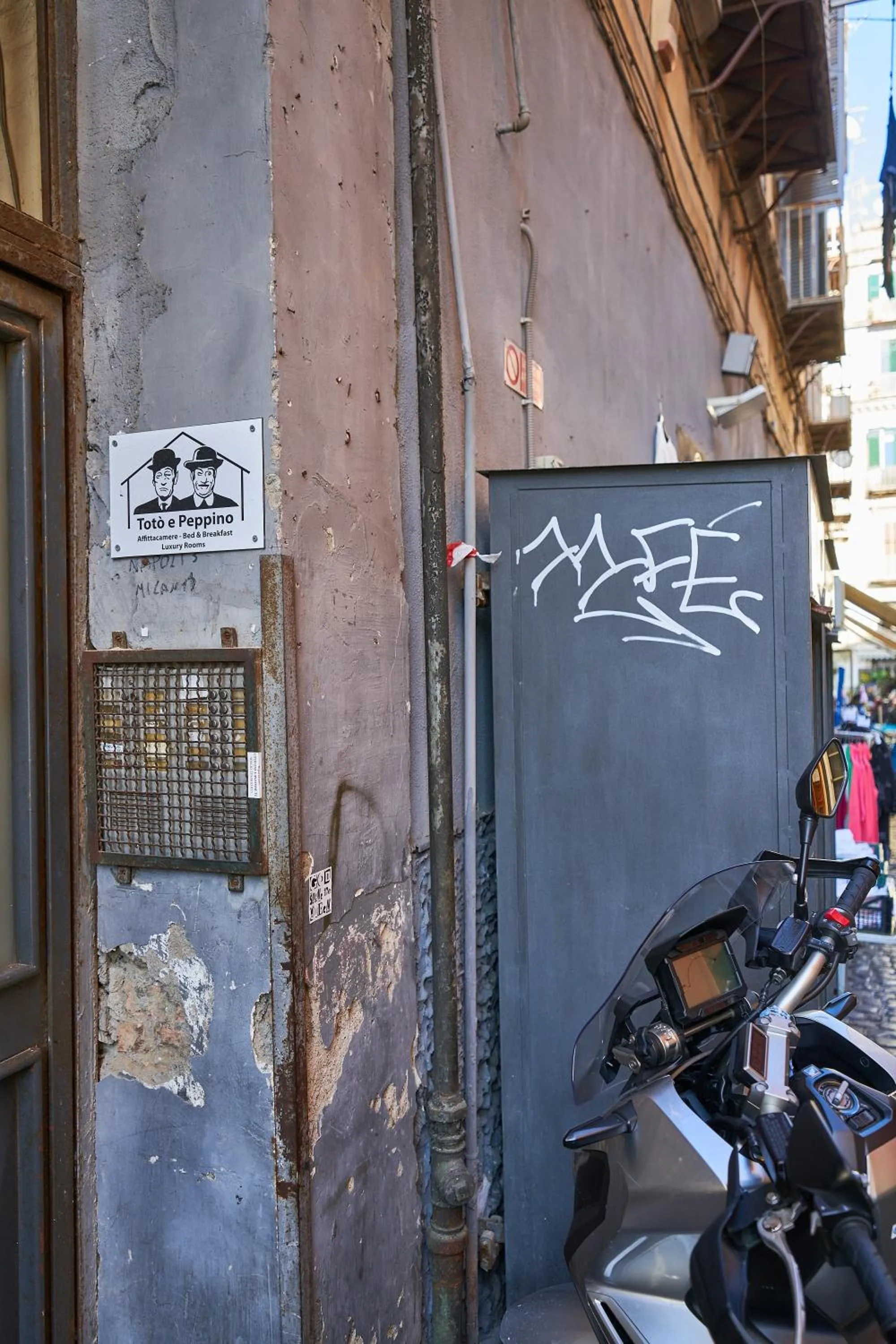 Logo/Certificate/Sign in Toto e Peppino Luxury Rooms