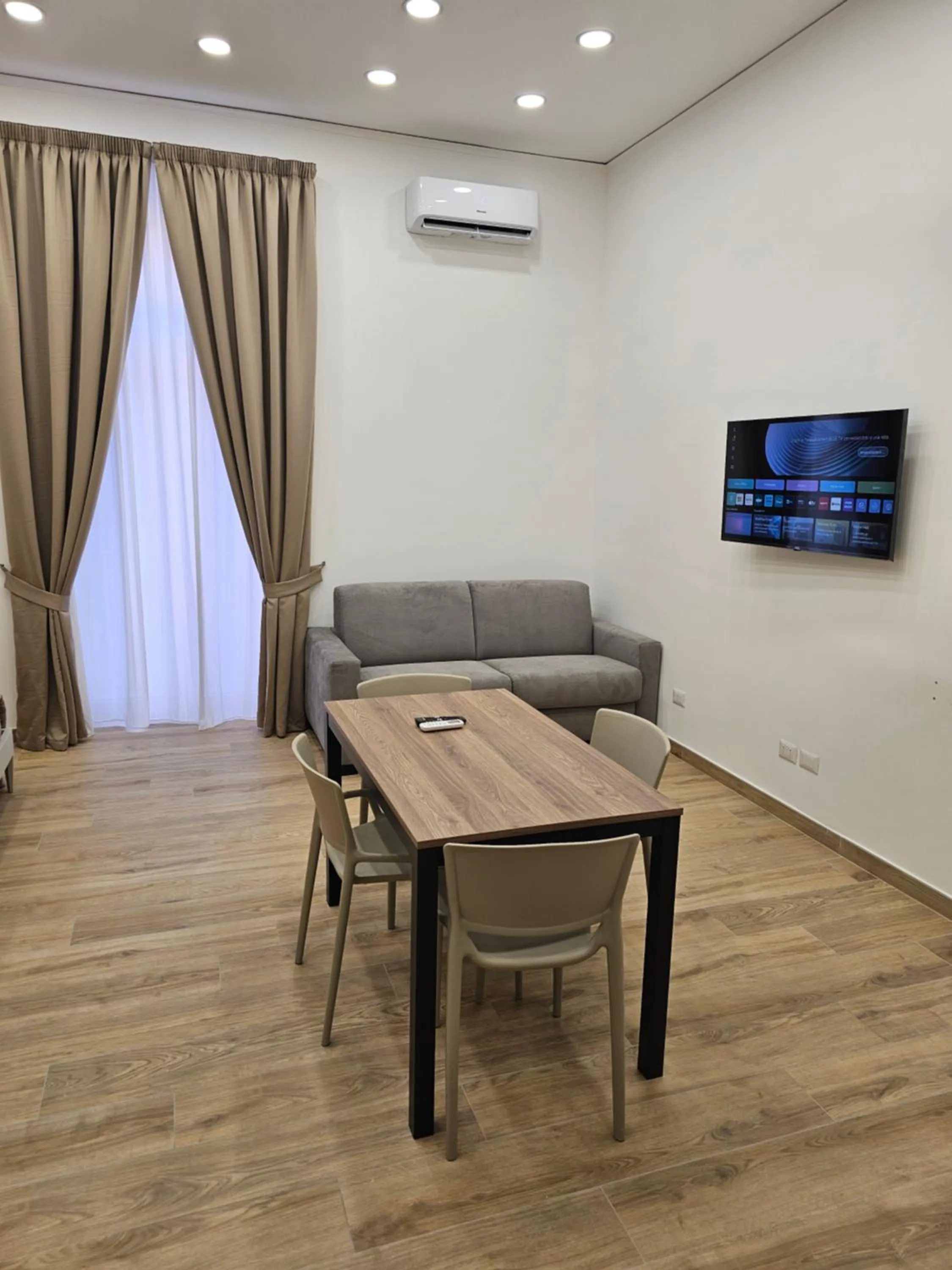 TV and multimedia in Toto e Peppino Luxury Rooms
