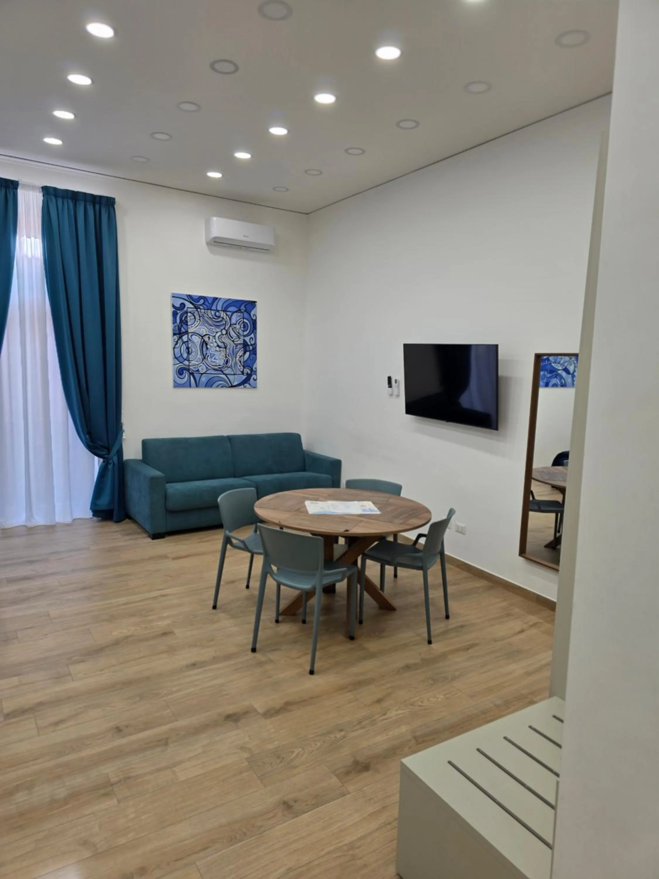 TV and multimedia in Toto e Peppino Luxury Rooms