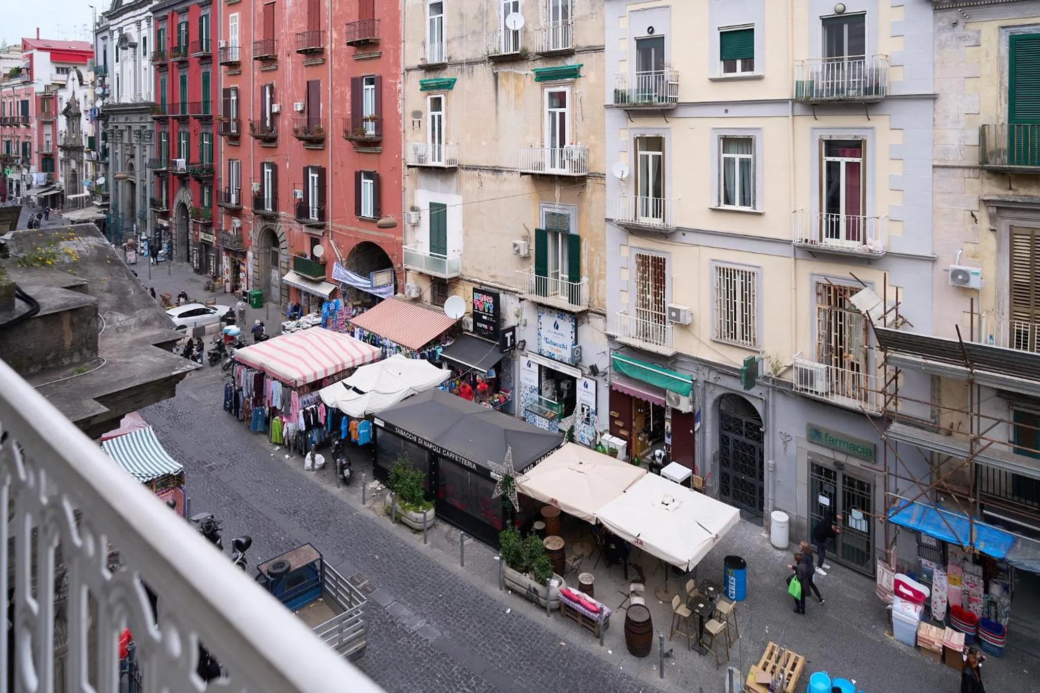 Quiet street view in Toto e Peppino Luxury Rooms