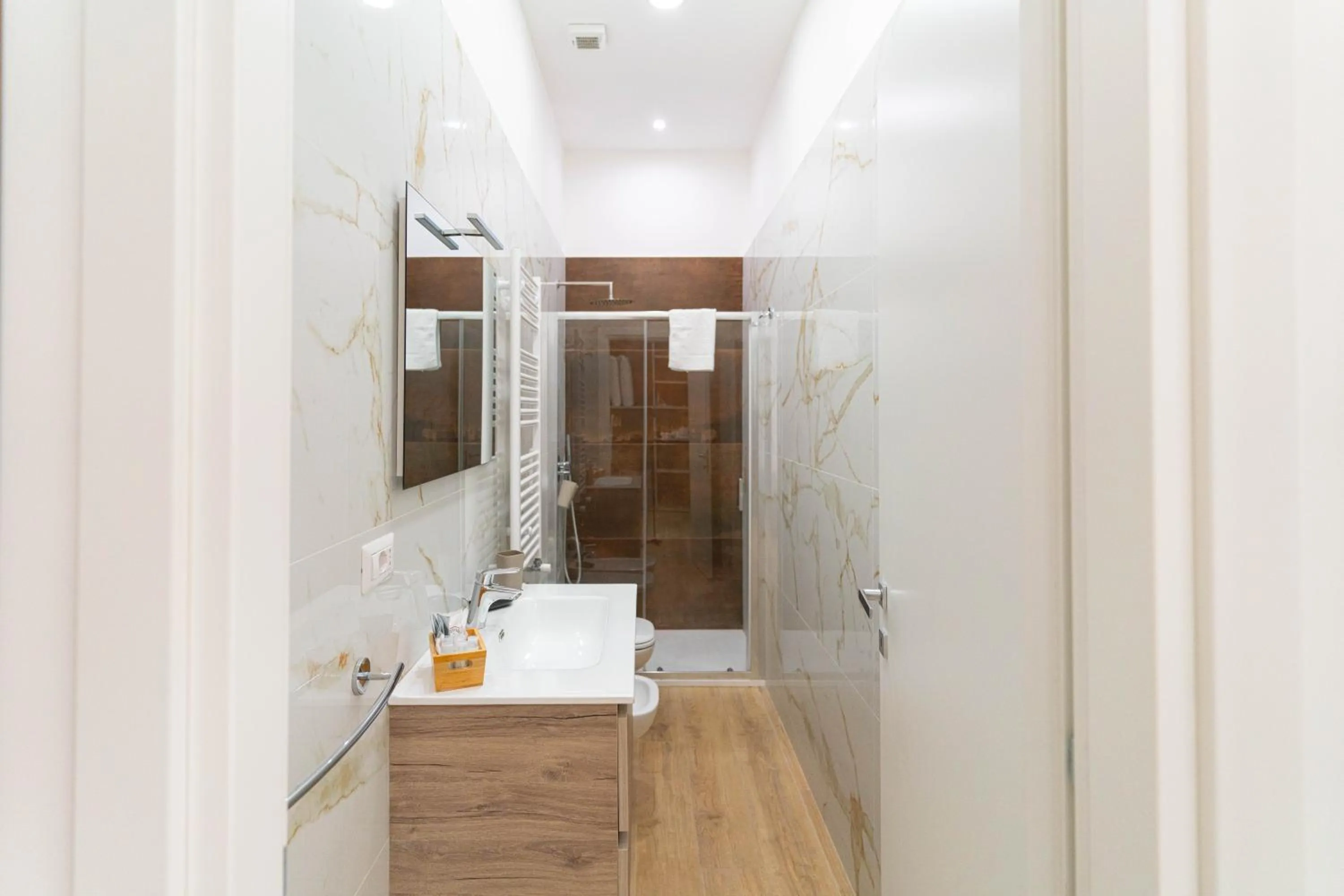 Shower in Toto e Peppino Luxury Rooms