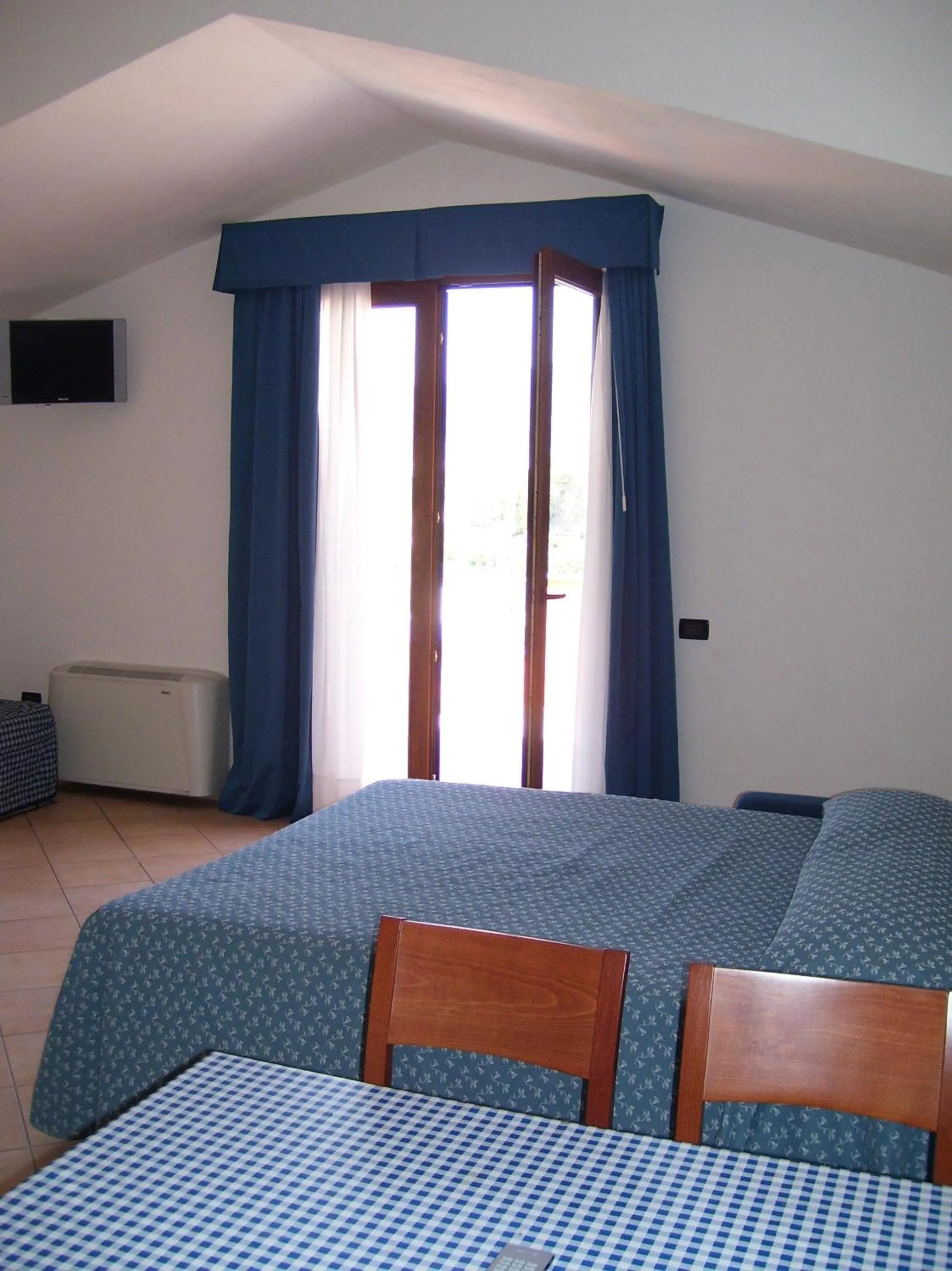 Photo of the whole room, Bed in Hotel Isola Rossa